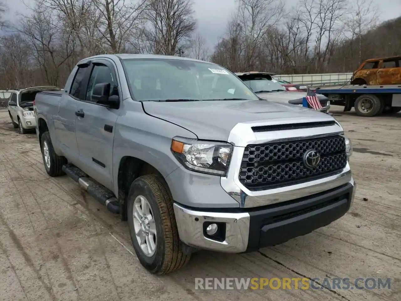 1 Photograph of a damaged car 5TFUY5F19LX910085 TOYOTA TUNDRA 2020