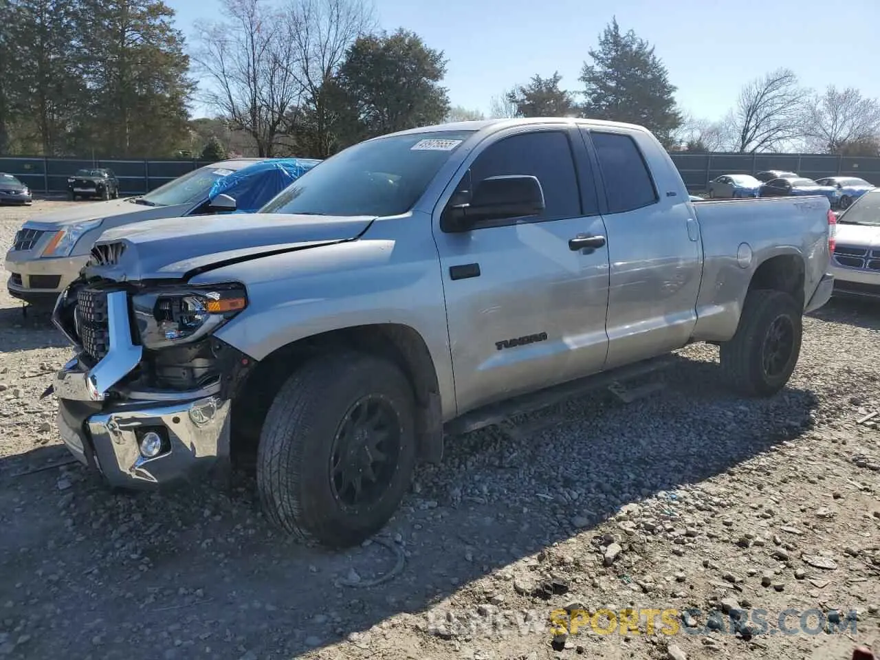 1 Photograph of a damaged car 5TFUY5F19LX926576 TOYOTA TUNDRA 2020