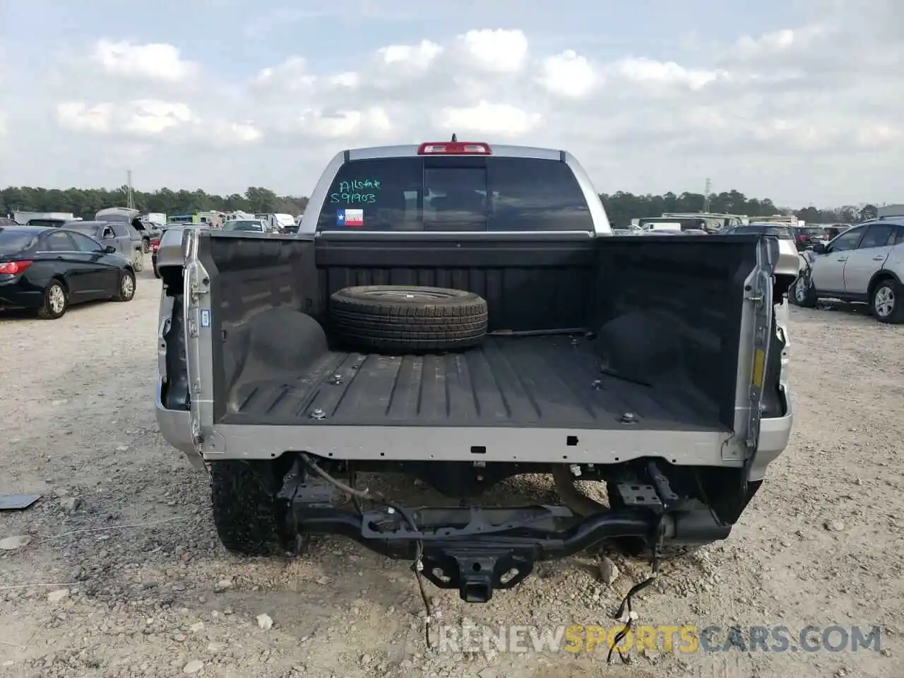 9 Photograph of a damaged car 5TFUY5F1XLX902027 TOYOTA TUNDRA 2020