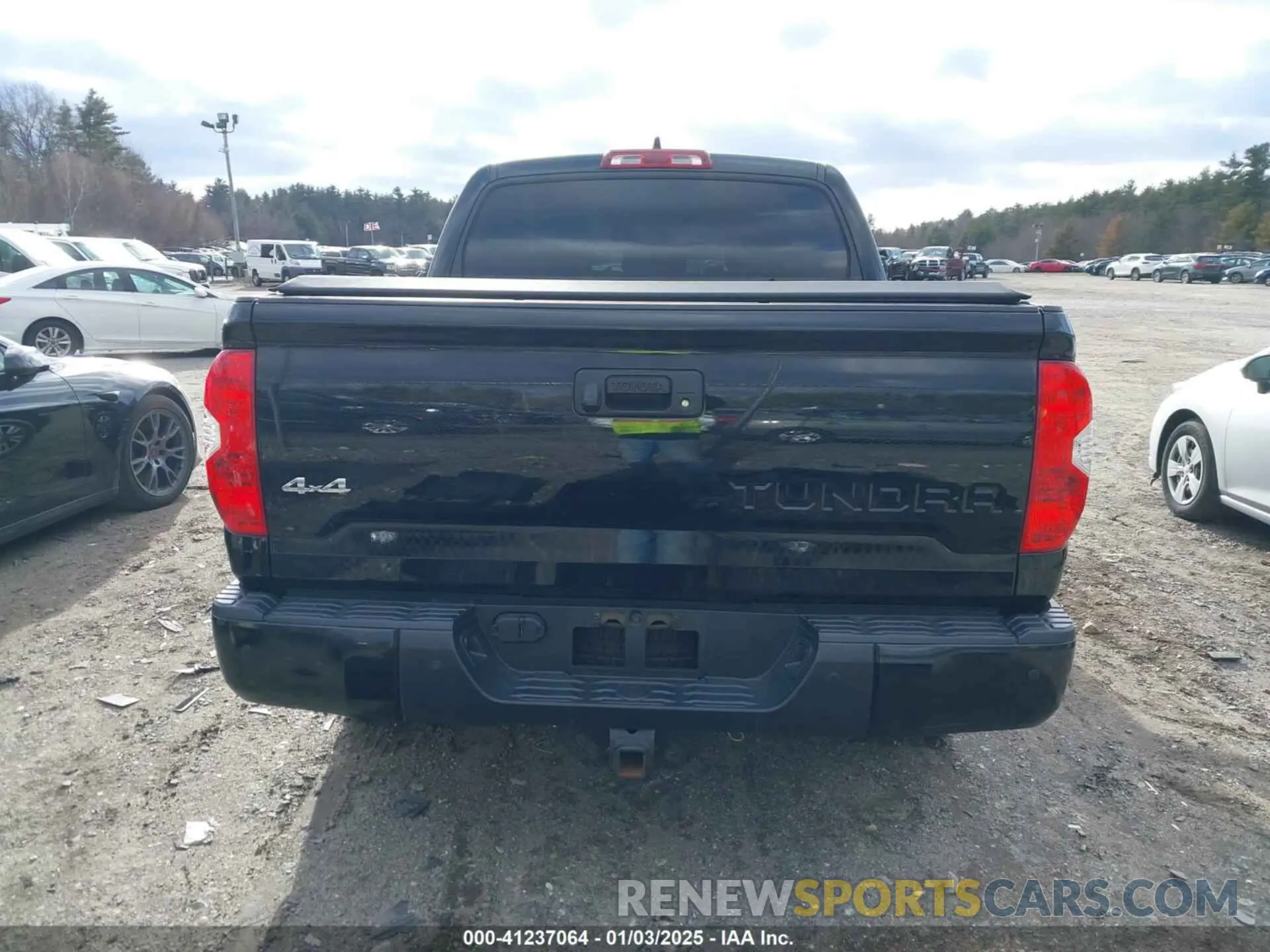17 Photograph of a damaged car 5TFAY5F12MX046548 TOYOTA TUNDRA 2021