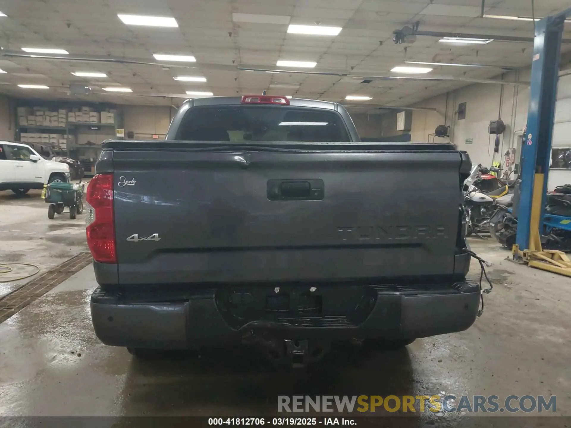 17 Photograph of a damaged car 5TFAY5F14MX959487 TOYOTA TUNDRA 2021