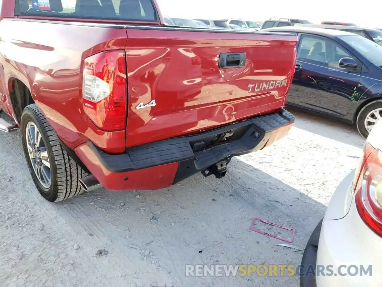 9 Photograph of a damaged car 5TFAY5F16MX033978 TOYOTA TUNDRA 2021