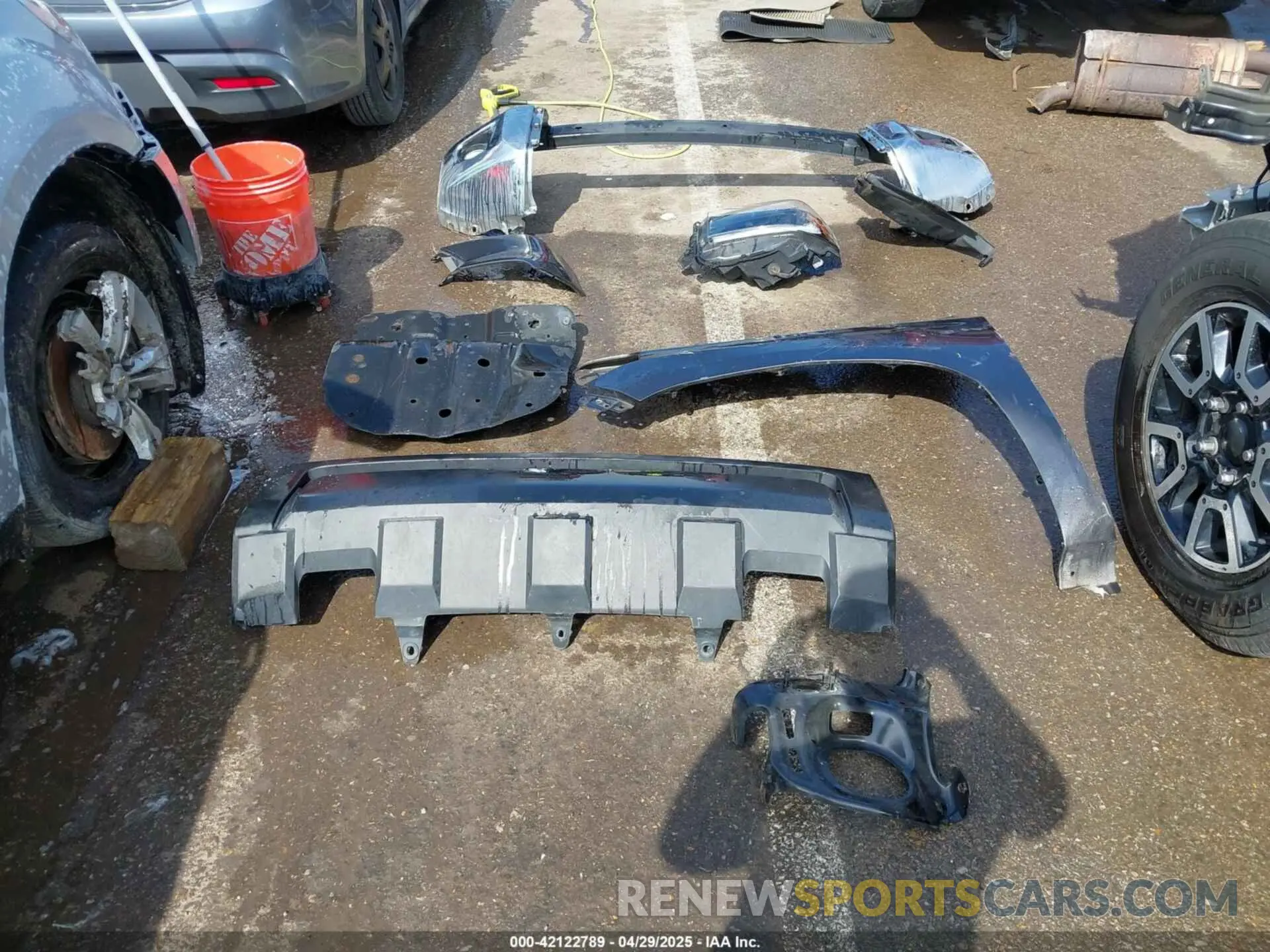 12 Photograph of a damaged car 5TFBY5F13MX044120 TOYOTA TUNDRA 2021