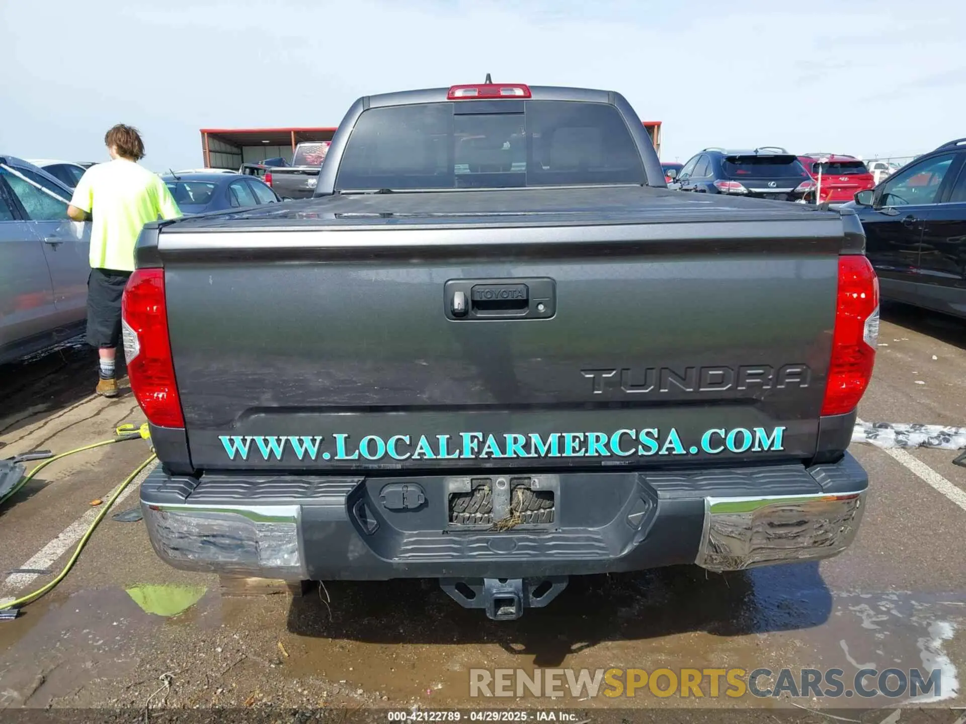 17 Photograph of a damaged car 5TFBY5F13MX044120 TOYOTA TUNDRA 2021