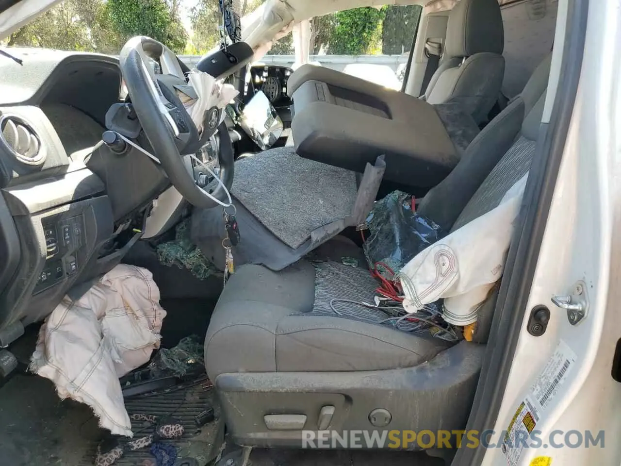 7 Photograph of a damaged car 5TFDY5F10MX039076 TOYOTA TUNDRA 2021