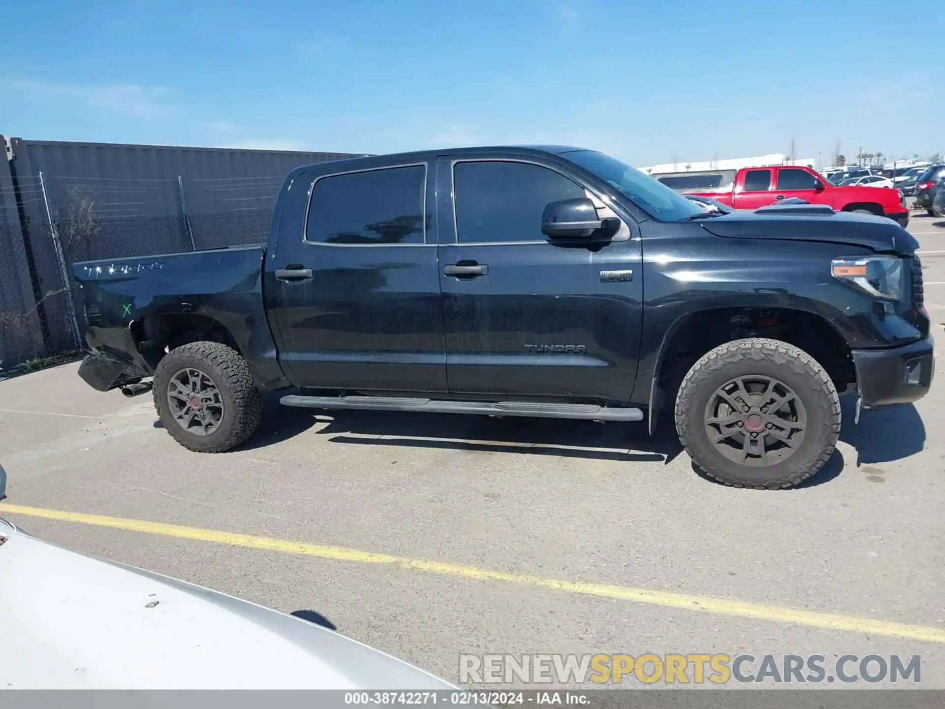 14 Photograph of a damaged car 5TFDY5F10MX991737 TOYOTA TUNDRA 2021