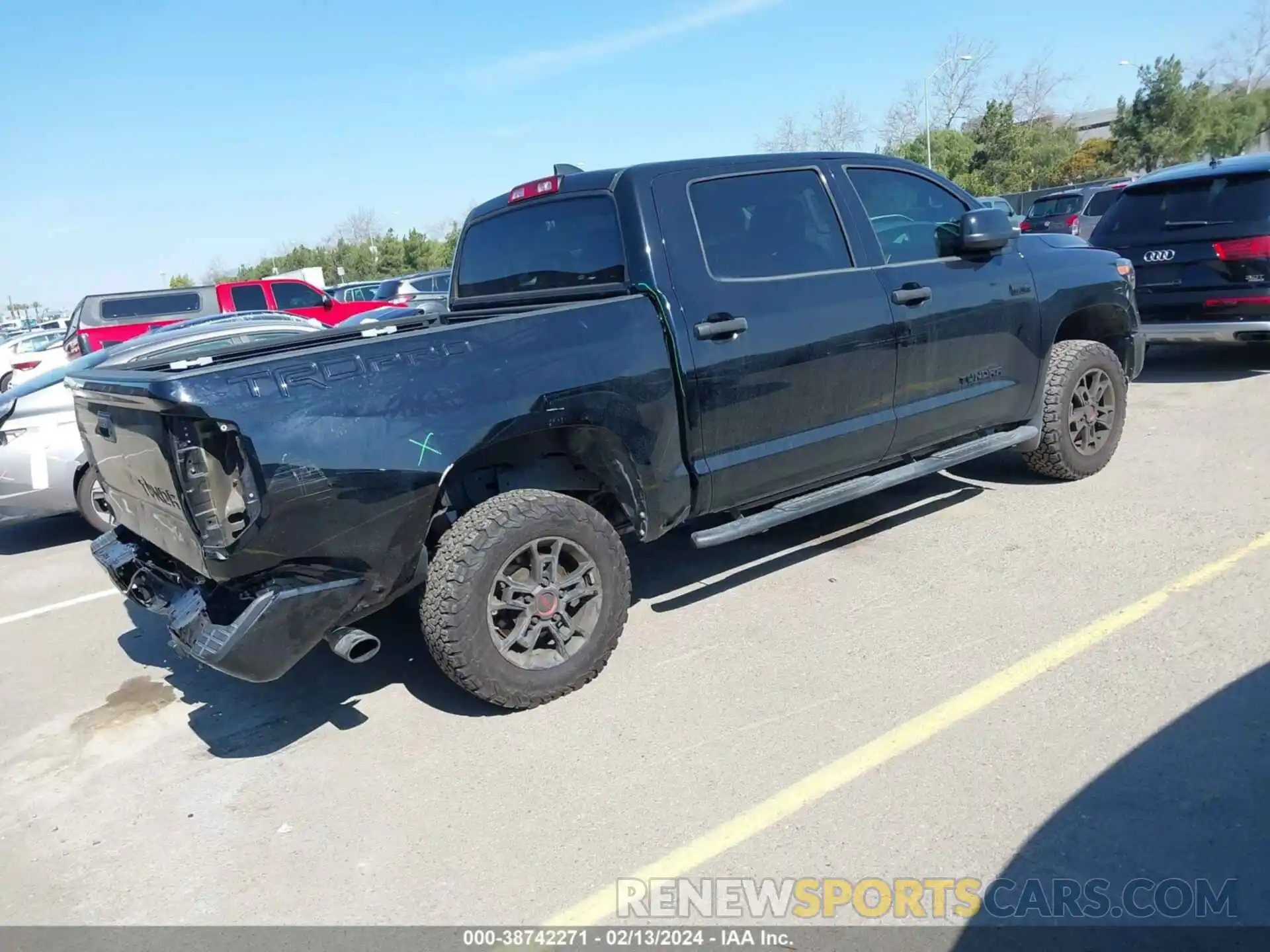 4 Photograph of a damaged car 5TFDY5F10MX991737 TOYOTA TUNDRA 2021