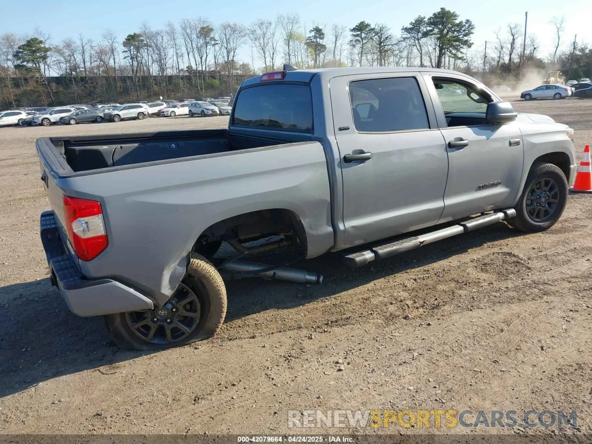 4 Photograph of a damaged car 5TFDY5F11MX046487 TOYOTA TUNDRA 2021