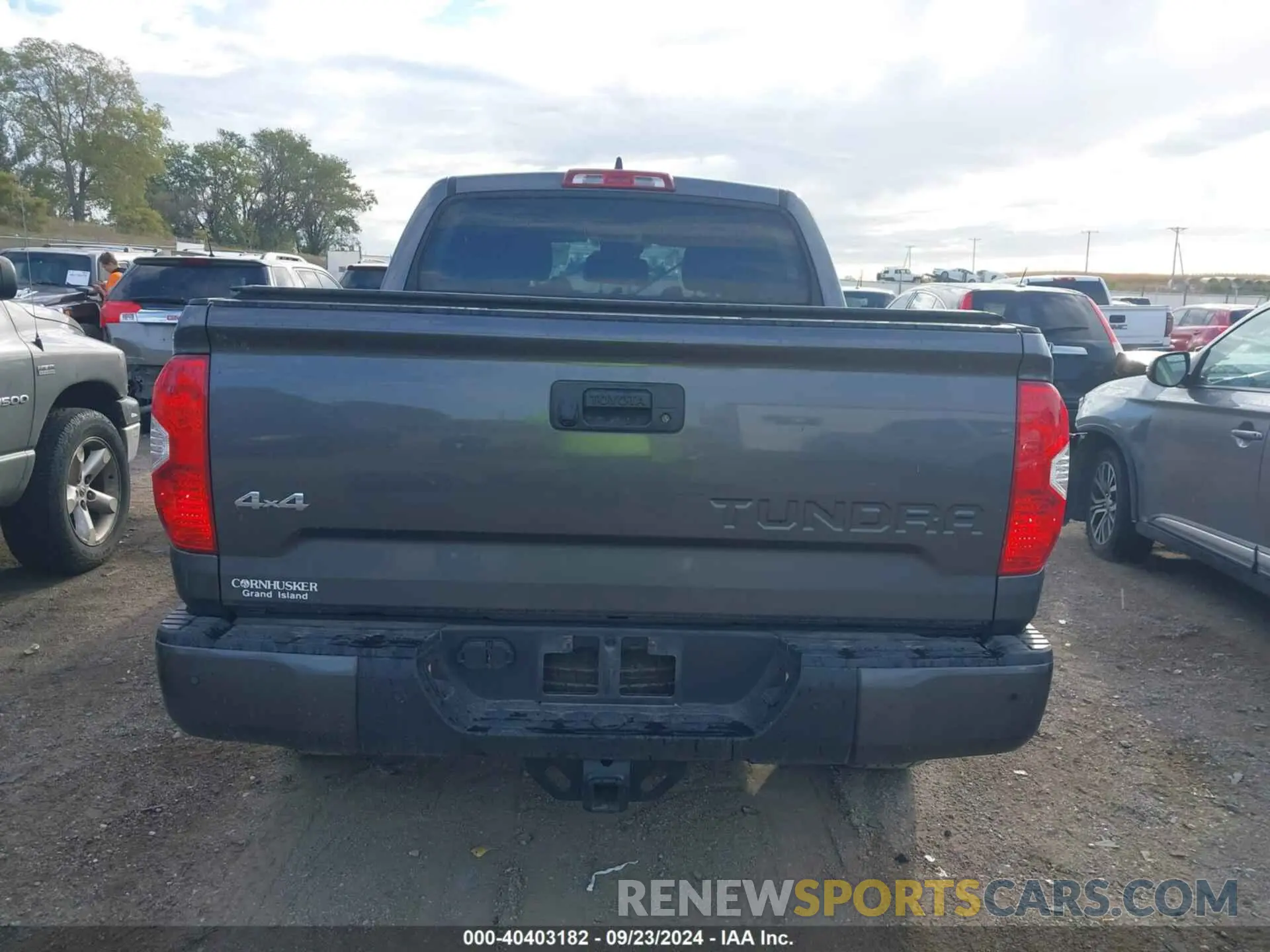 17 Photograph of a damaged car 5TFDY5F11MX979287 TOYOTA TUNDRA 2021