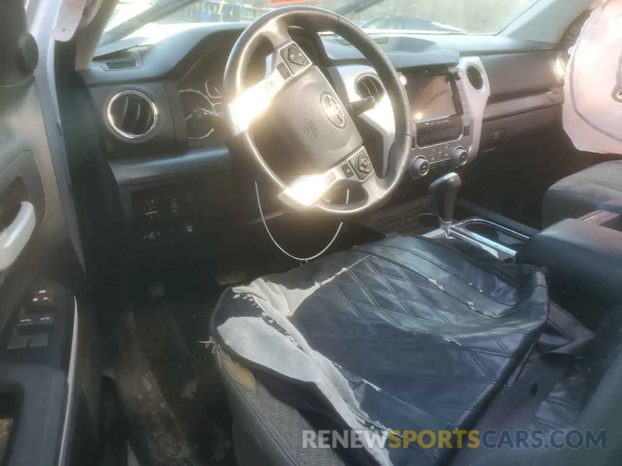 8 Photograph of a damaged car 5TFDY5F12MX015846 TOYOTA TUNDRA 2021