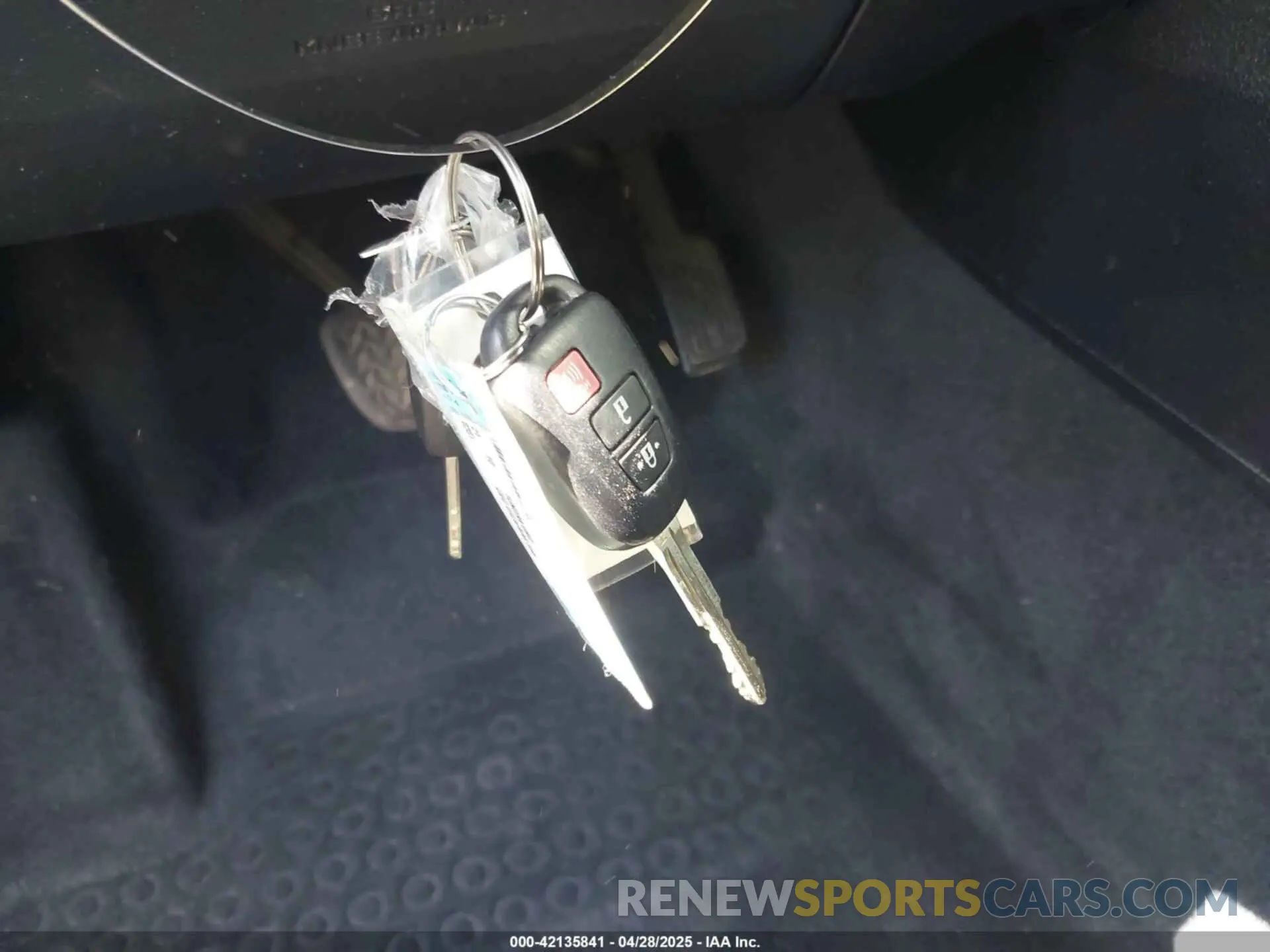 11 Photograph of a damaged car 5TFDY5F12MX977368 TOYOTA TUNDRA 2021