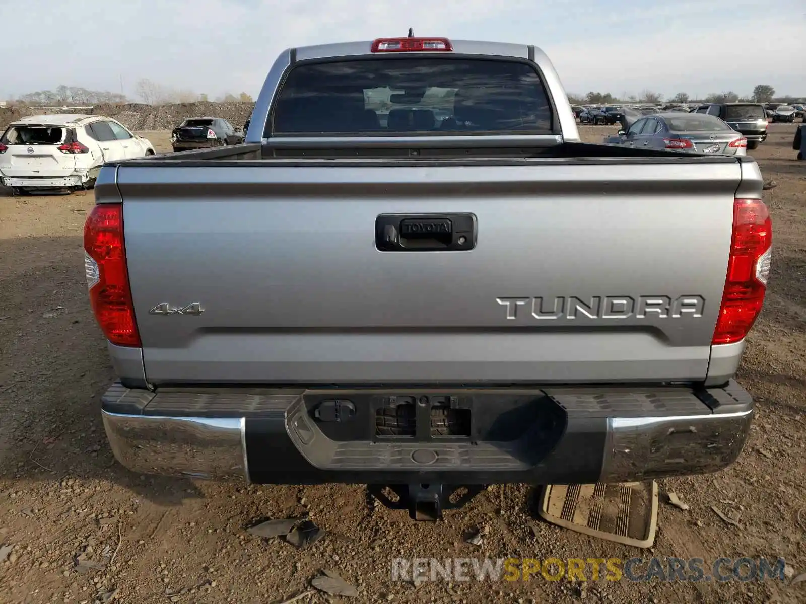 9 Photograph of a damaged car 5TFDY5F12MX979475 TOYOTA TUNDRA 2021