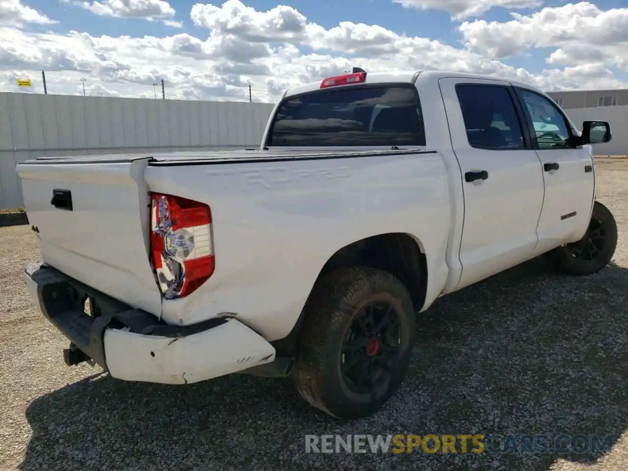 4 Photograph of a damaged car 5TFDY5F13MX014401 TOYOTA TUNDRA 2021