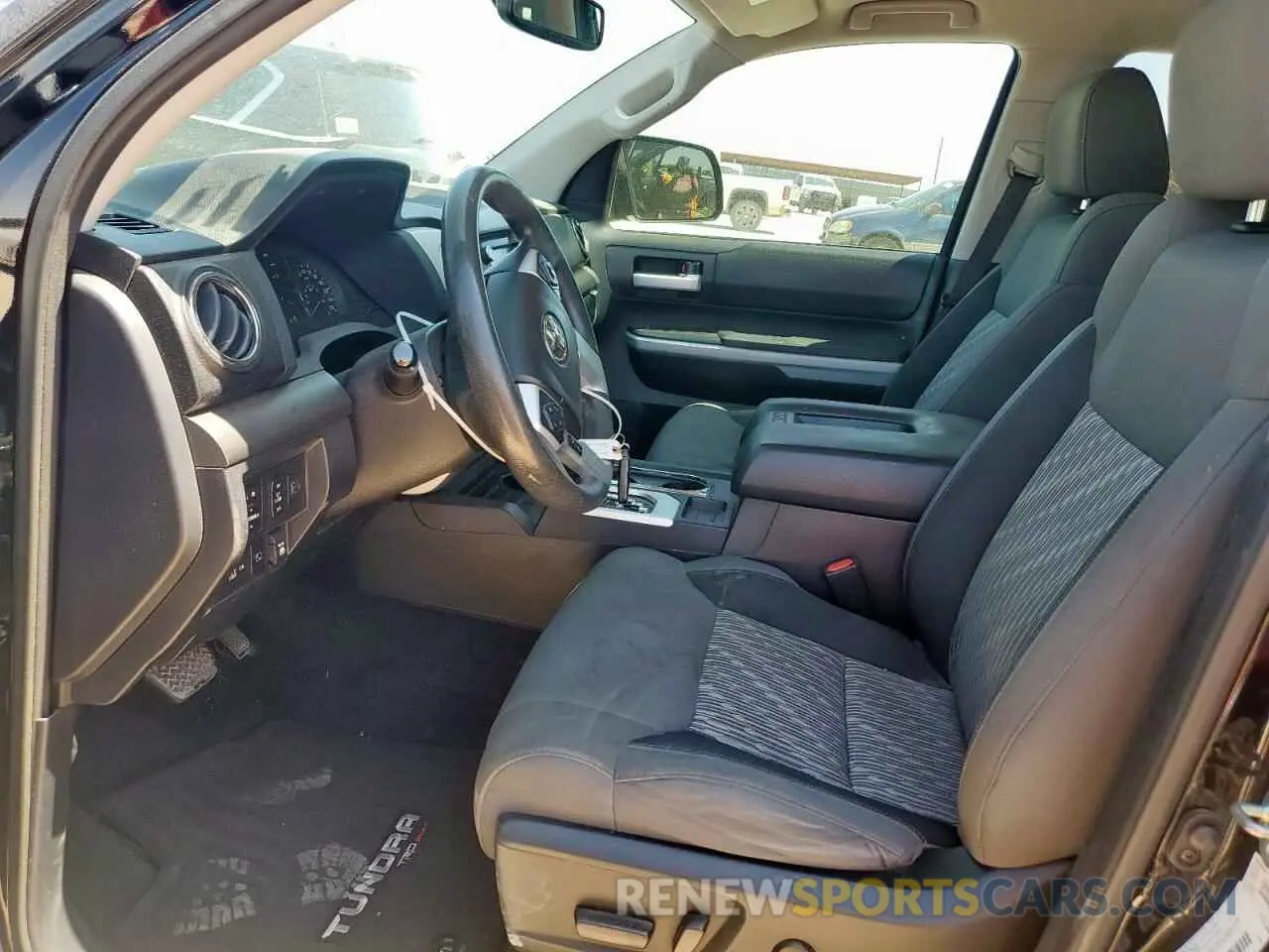 7 Photograph of a damaged car 5TFDY5F13MX973717 TOYOTA TUNDRA 2021