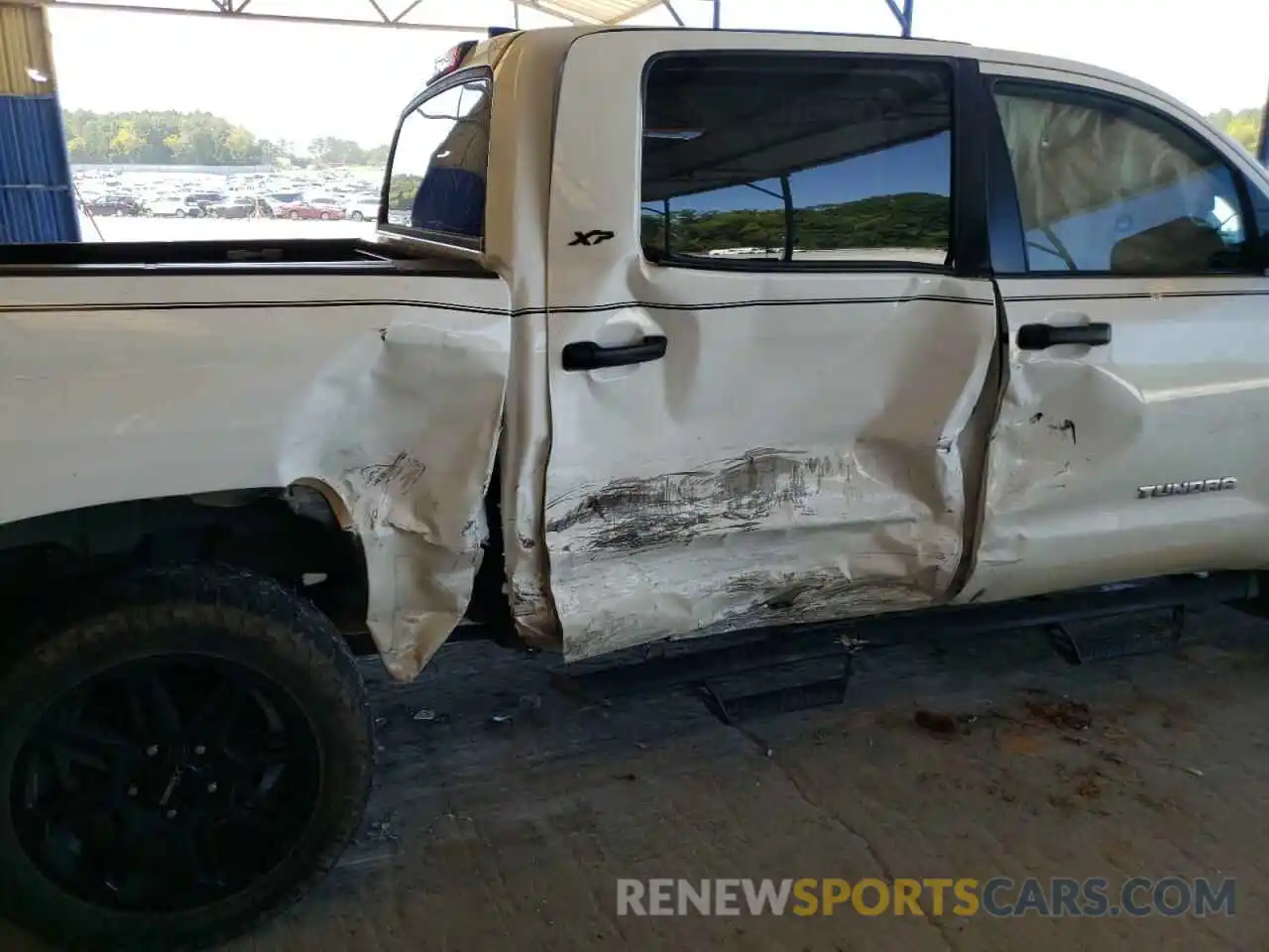 9 Photograph of a damaged car 5TFDY5F15MX987229 TOYOTA TUNDRA 2021