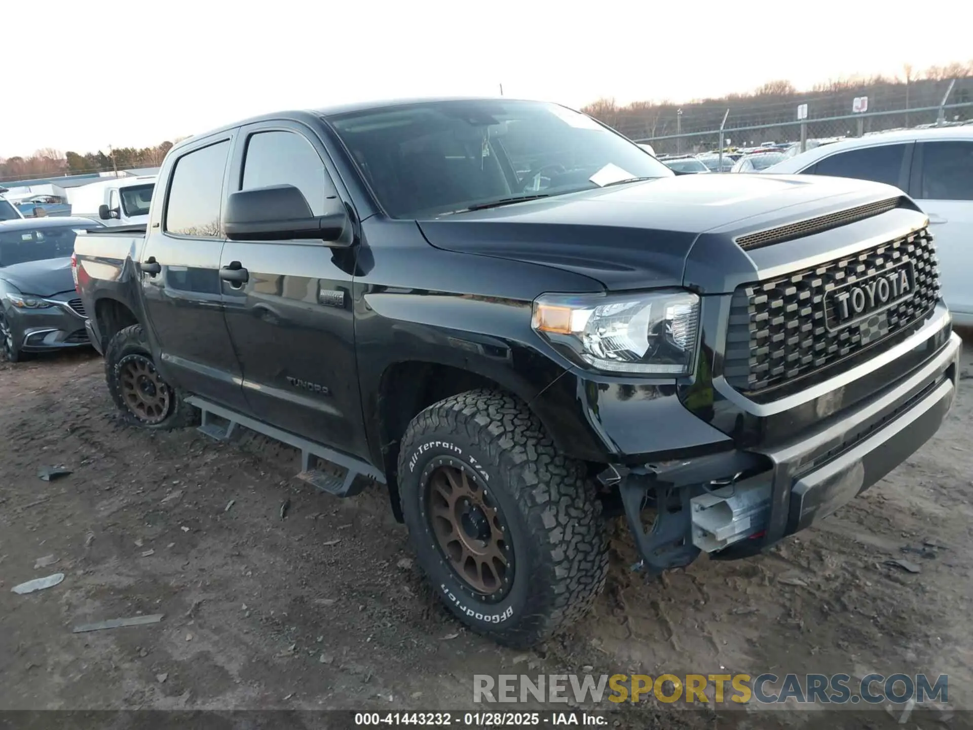 1 Photograph of a damaged car 5TFDY5F15MX996206 TOYOTA TUNDRA 2021