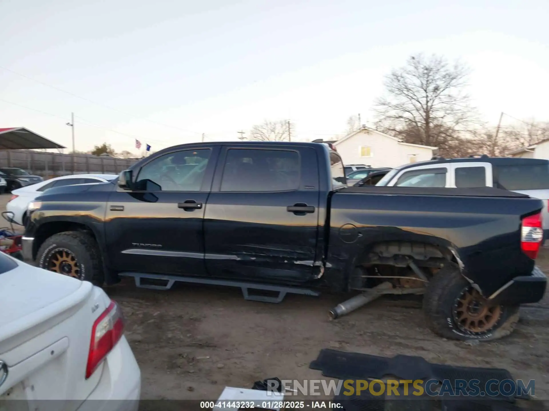 14 Photograph of a damaged car 5TFDY5F15MX996206 TOYOTA TUNDRA 2021