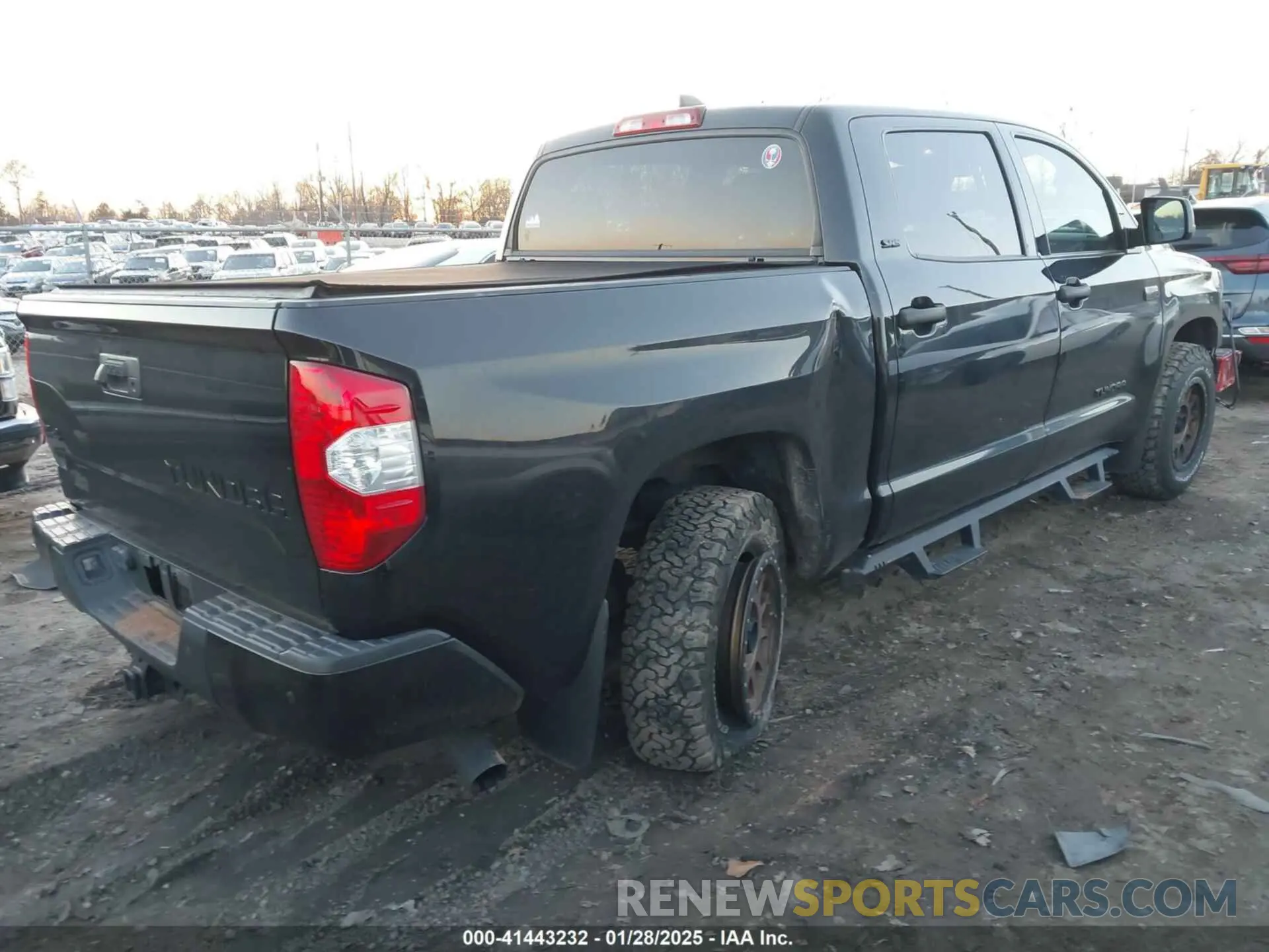 4 Photograph of a damaged car 5TFDY5F15MX996206 TOYOTA TUNDRA 2021