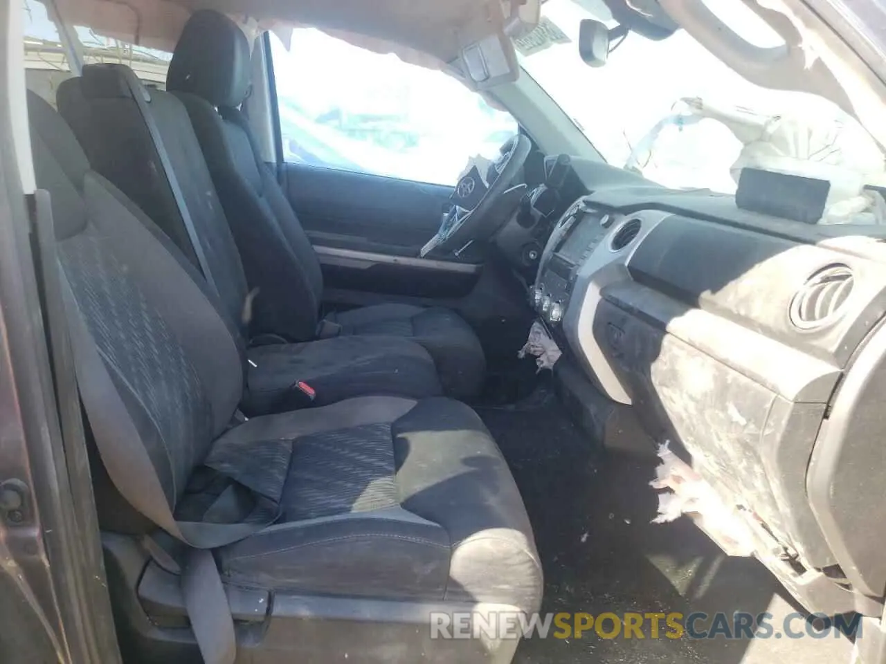 5 Photograph of a damaged car 5TFDY5F16MX021875 TOYOTA TUNDRA 2021