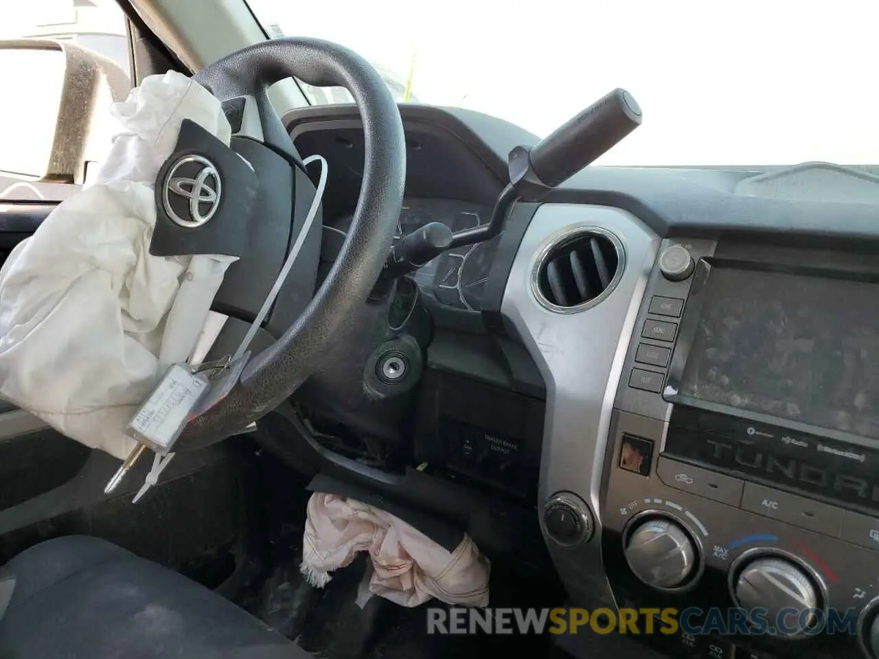 9 Photograph of a damaged car 5TFDY5F16MX021875 TOYOTA TUNDRA 2021