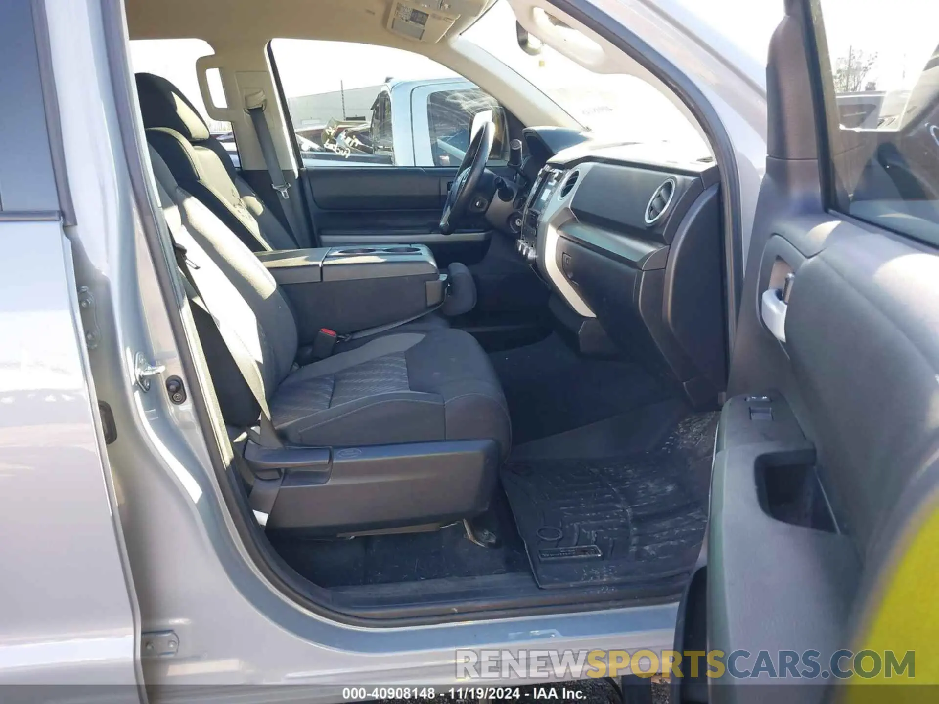 5 Photograph of a damaged car 5TFDY5F16MX975431 TOYOTA TUNDRA 2021