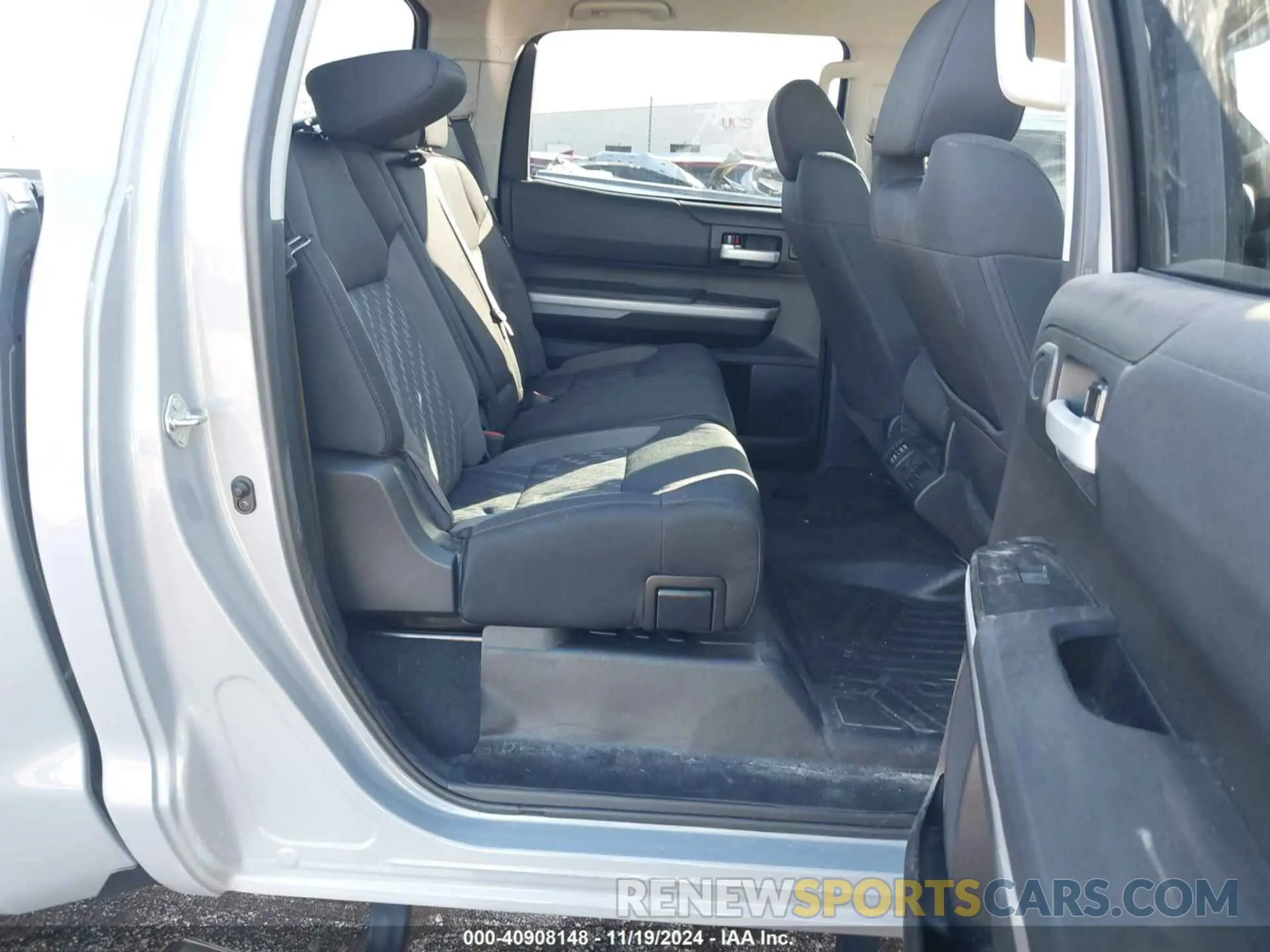 8 Photograph of a damaged car 5TFDY5F16MX975431 TOYOTA TUNDRA 2021
