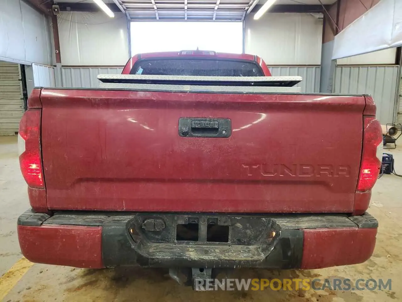 6 Photograph of a damaged car 5TFDY5F17MX006401 TOYOTA TUNDRA 2021