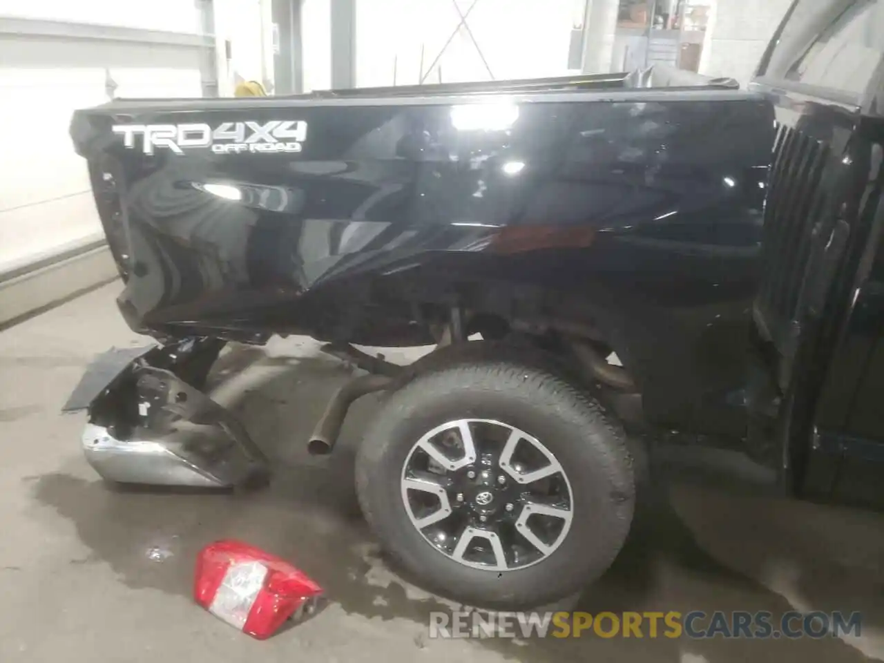 9 Photograph of a damaged car 5TFDY5F17MX027054 TOYOTA TUNDRA 2021