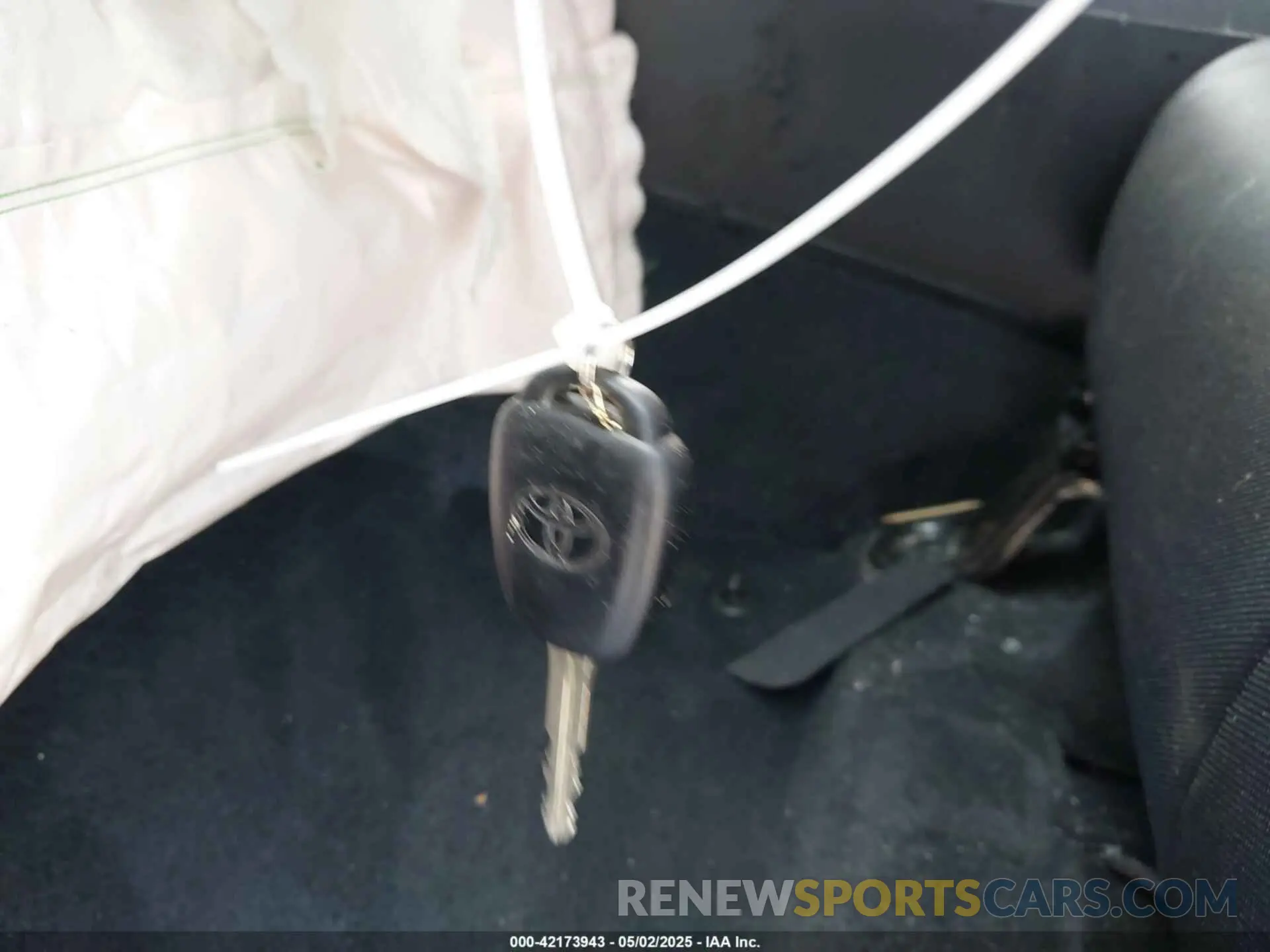 11 Photograph of a damaged car 5TFDY5F17MX991623 TOYOTA TUNDRA 2021