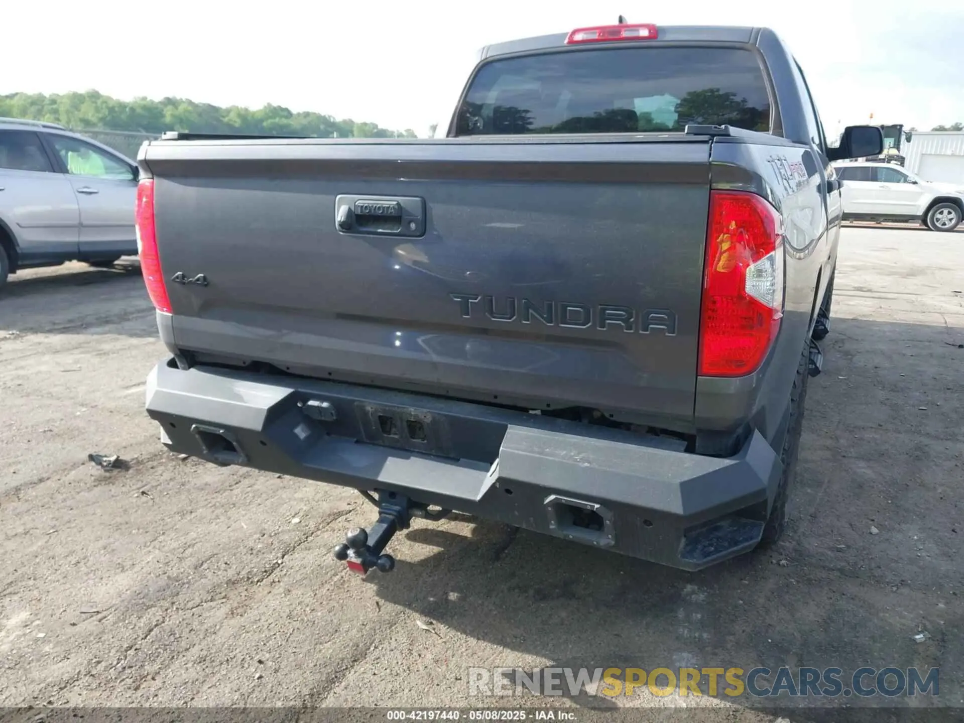 16 Photograph of a damaged car 5TFDY5F19MX004939 TOYOTA TUNDRA 2021