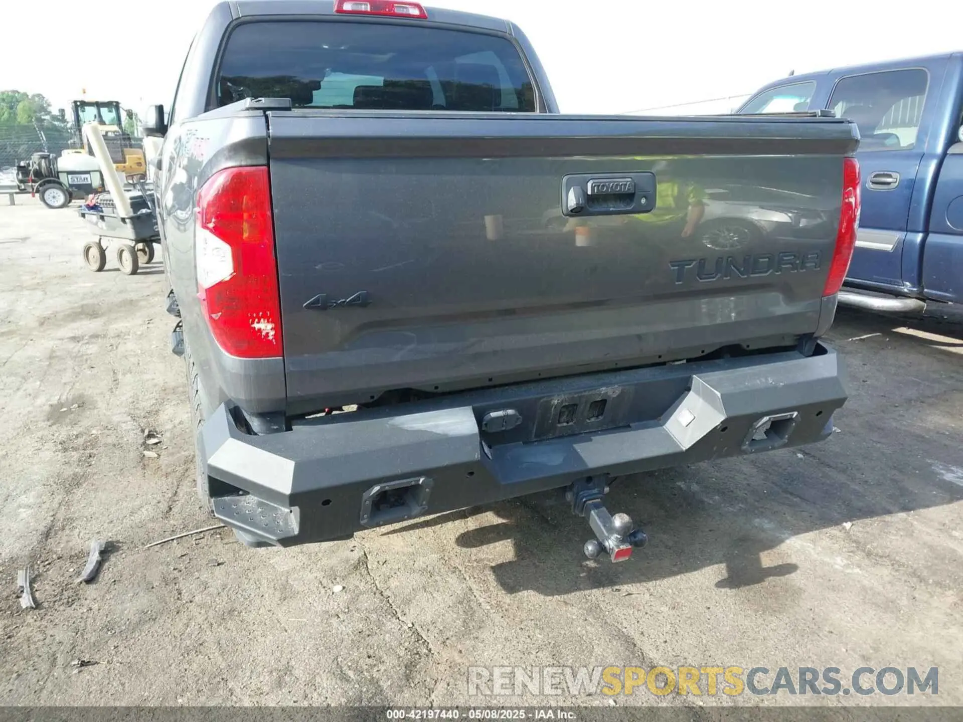 6 Photograph of a damaged car 5TFDY5F19MX004939 TOYOTA TUNDRA 2021