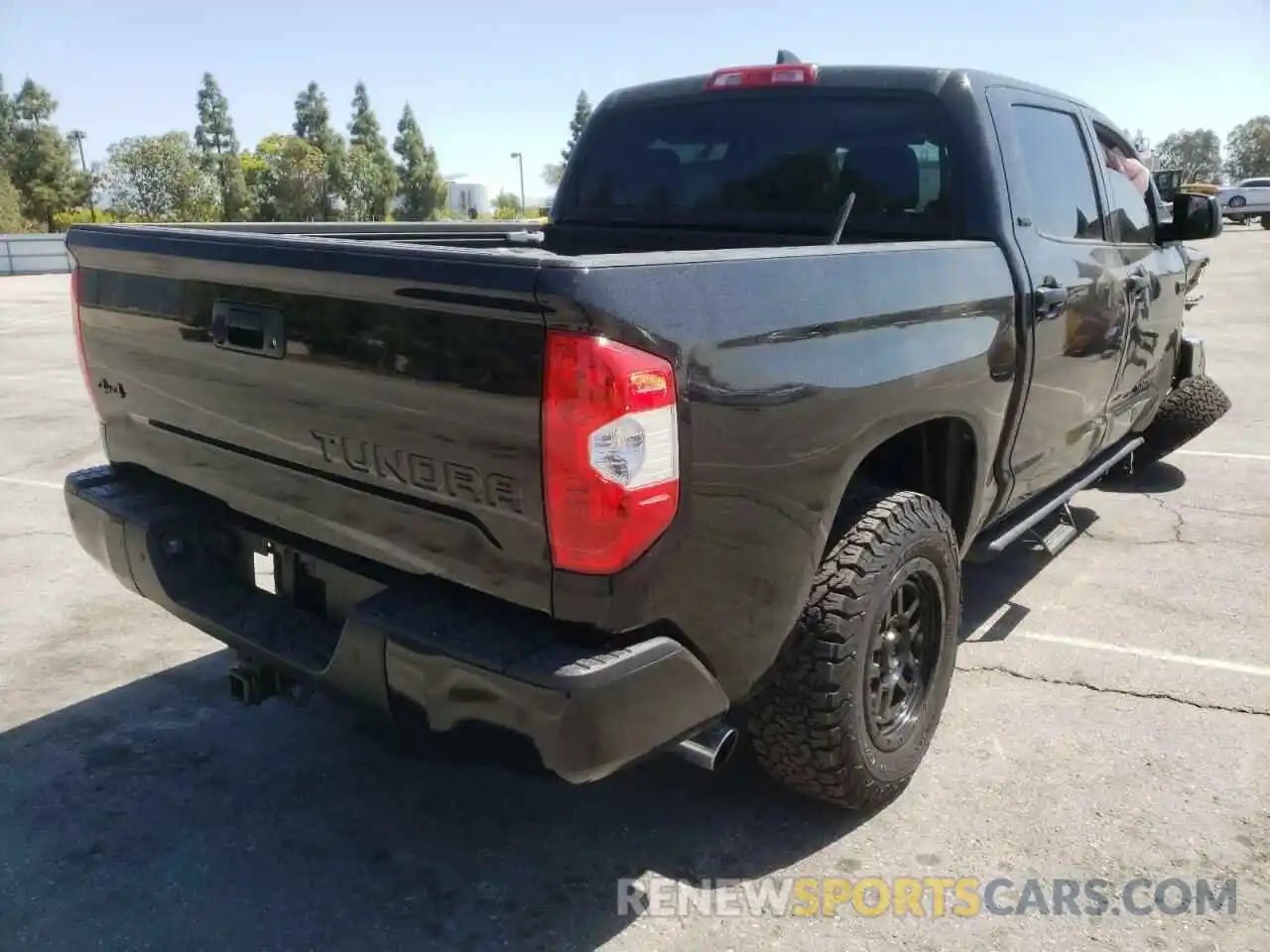 4 Photograph of a damaged car 5TFDY5F19MX991526 TOYOTA TUNDRA 2021