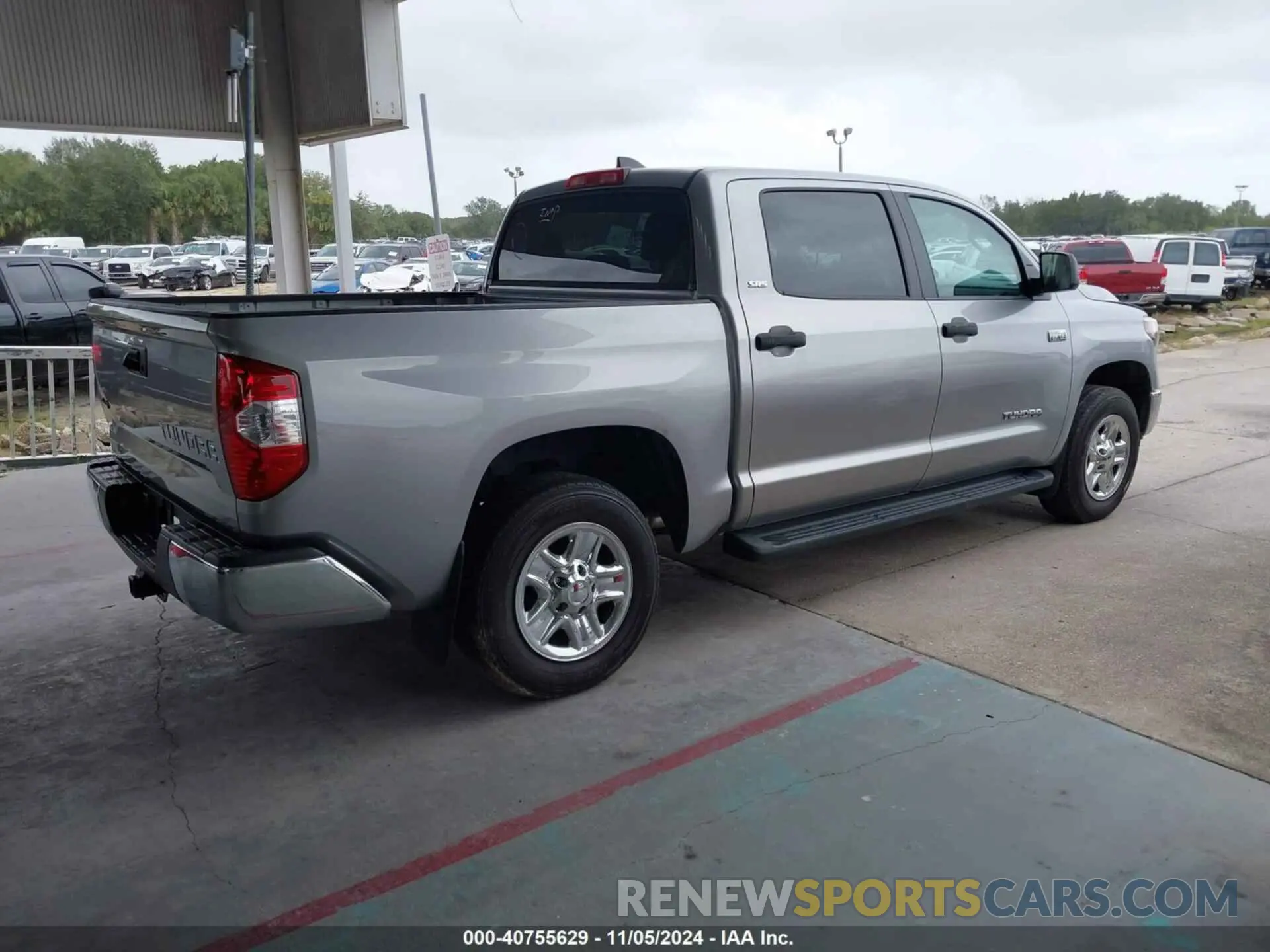 4 Photograph of a damaged car 5TFDY5F1XMX018848 TOYOTA TUNDRA 2021