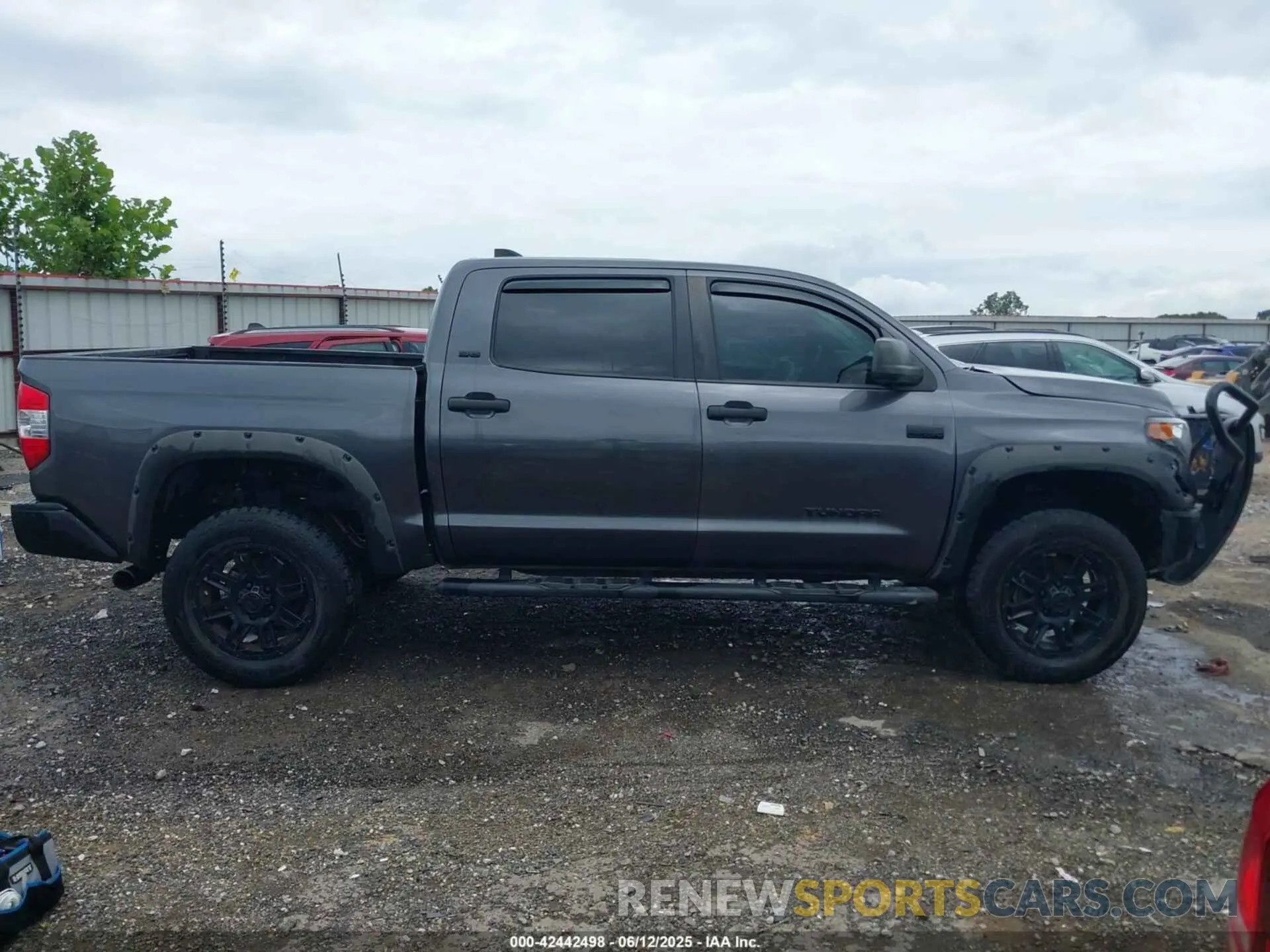 13 Photograph of a damaged car 5TFDY5F1XMX025833 TOYOTA TUNDRA 2021