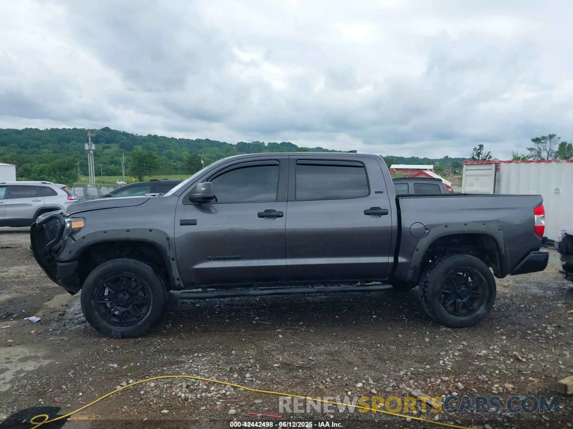 14 Photograph of a damaged car 5TFDY5F1XMX025833 TOYOTA TUNDRA 2021