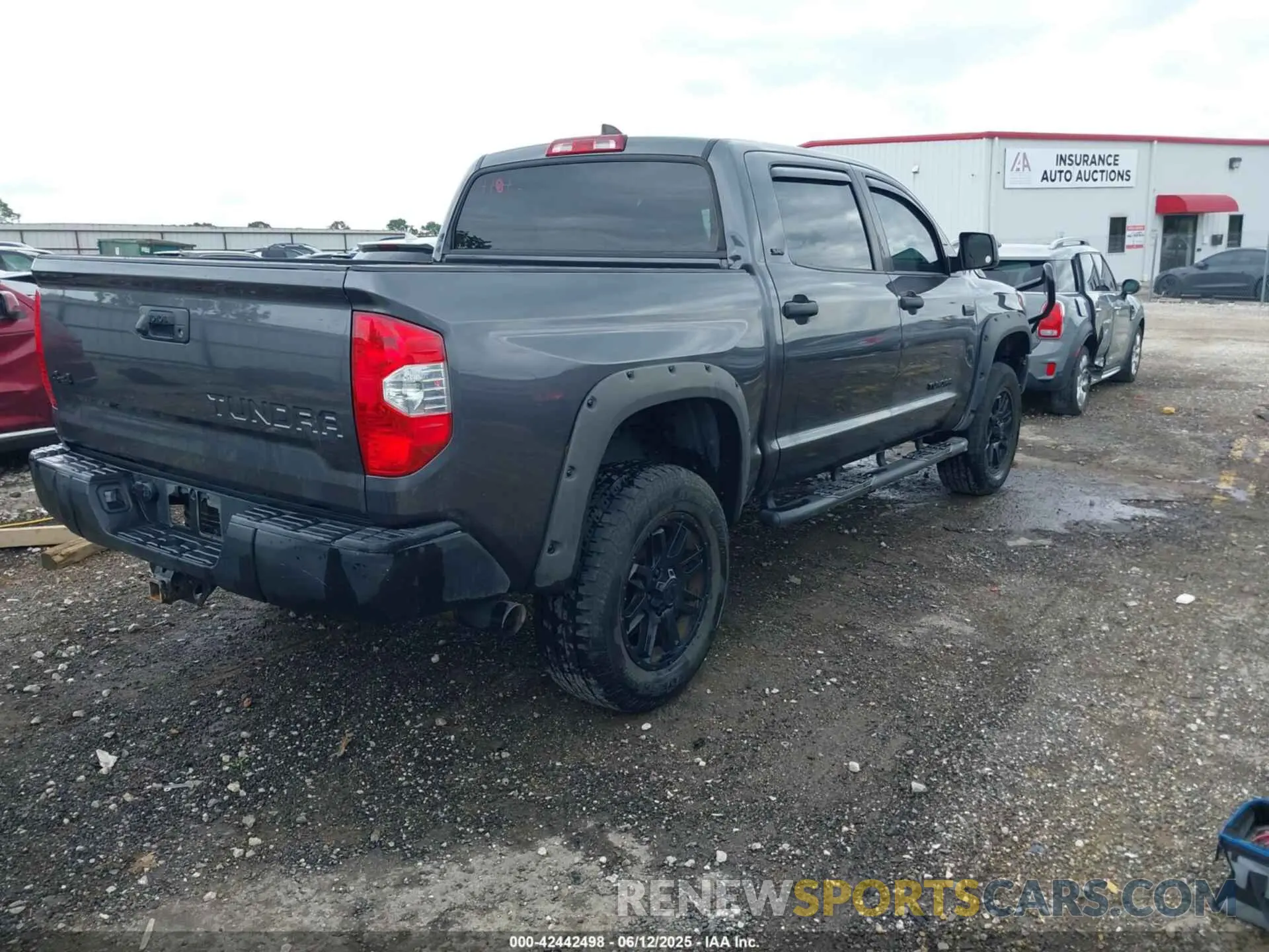 4 Photograph of a damaged car 5TFDY5F1XMX025833 TOYOTA TUNDRA 2021