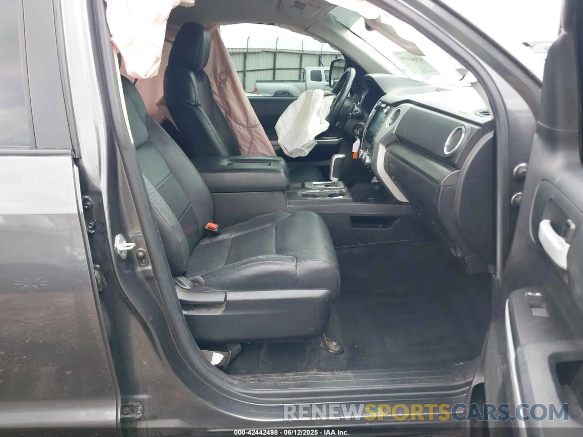5 Photograph of a damaged car 5TFDY5F1XMX025833 TOYOTA TUNDRA 2021