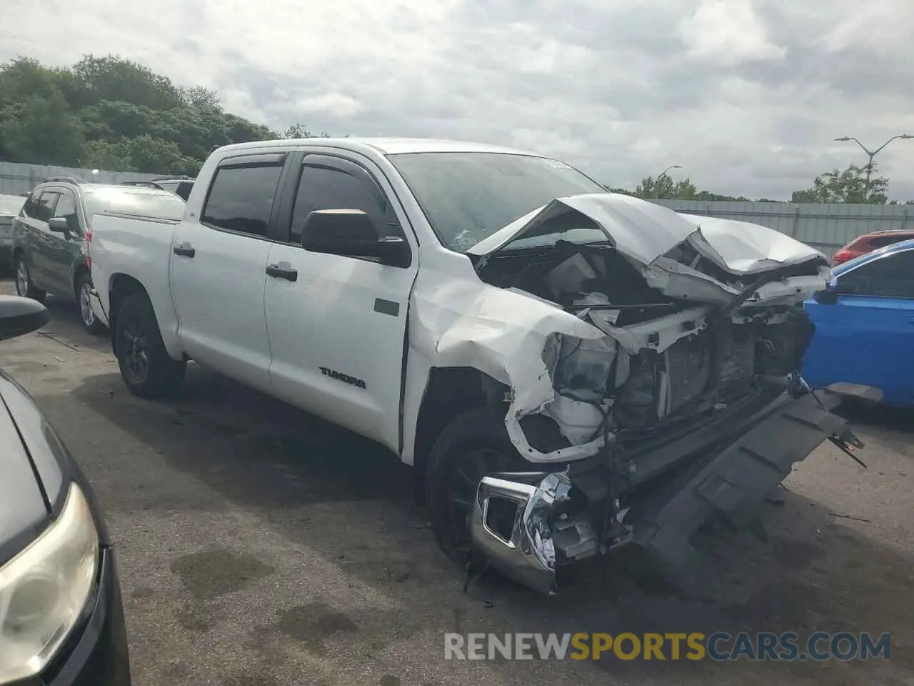 4 Photograph of a damaged car 5TFDY5F1XMX031857 TOYOTA TUNDRA 2021
