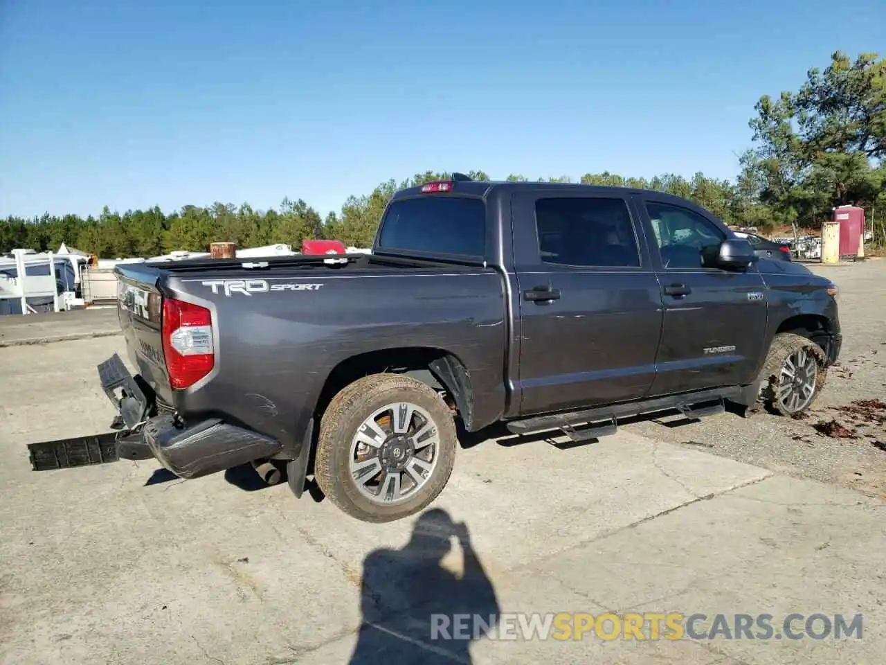 4 Photograph of a damaged car 5TFEY5F10MX284125 TOYOTA TUNDRA 2021