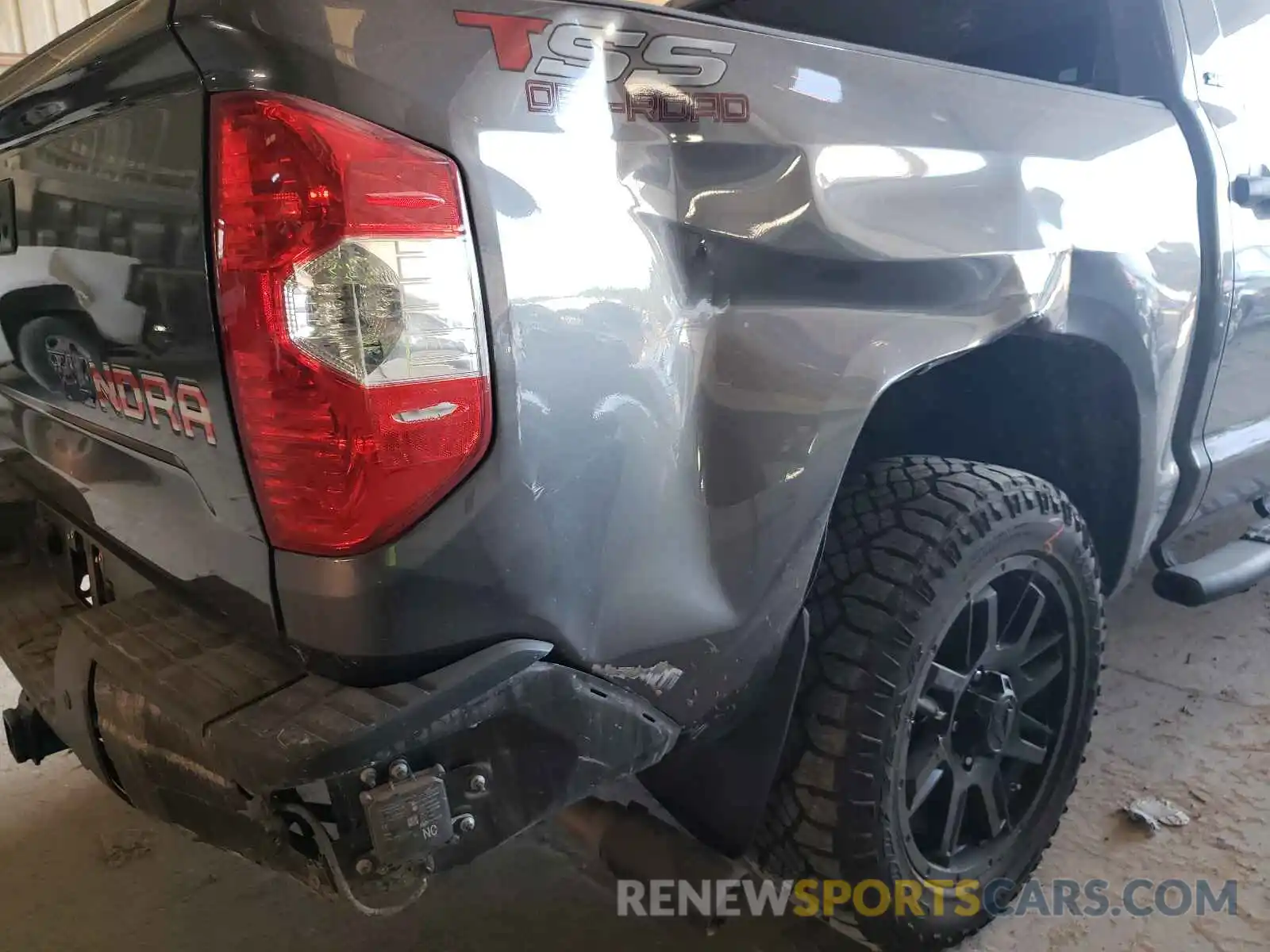 9 Photograph of a damaged car 5TFEY5F14MX286380 TOYOTA TUNDRA 2021