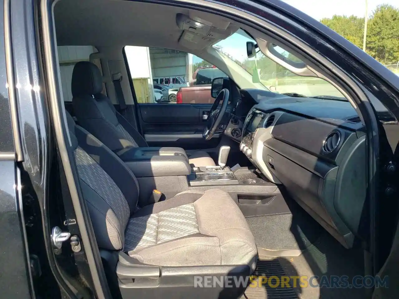 5 Photograph of a damaged car 5TFEY5F15MX287876 TOYOTA TUNDRA 2021