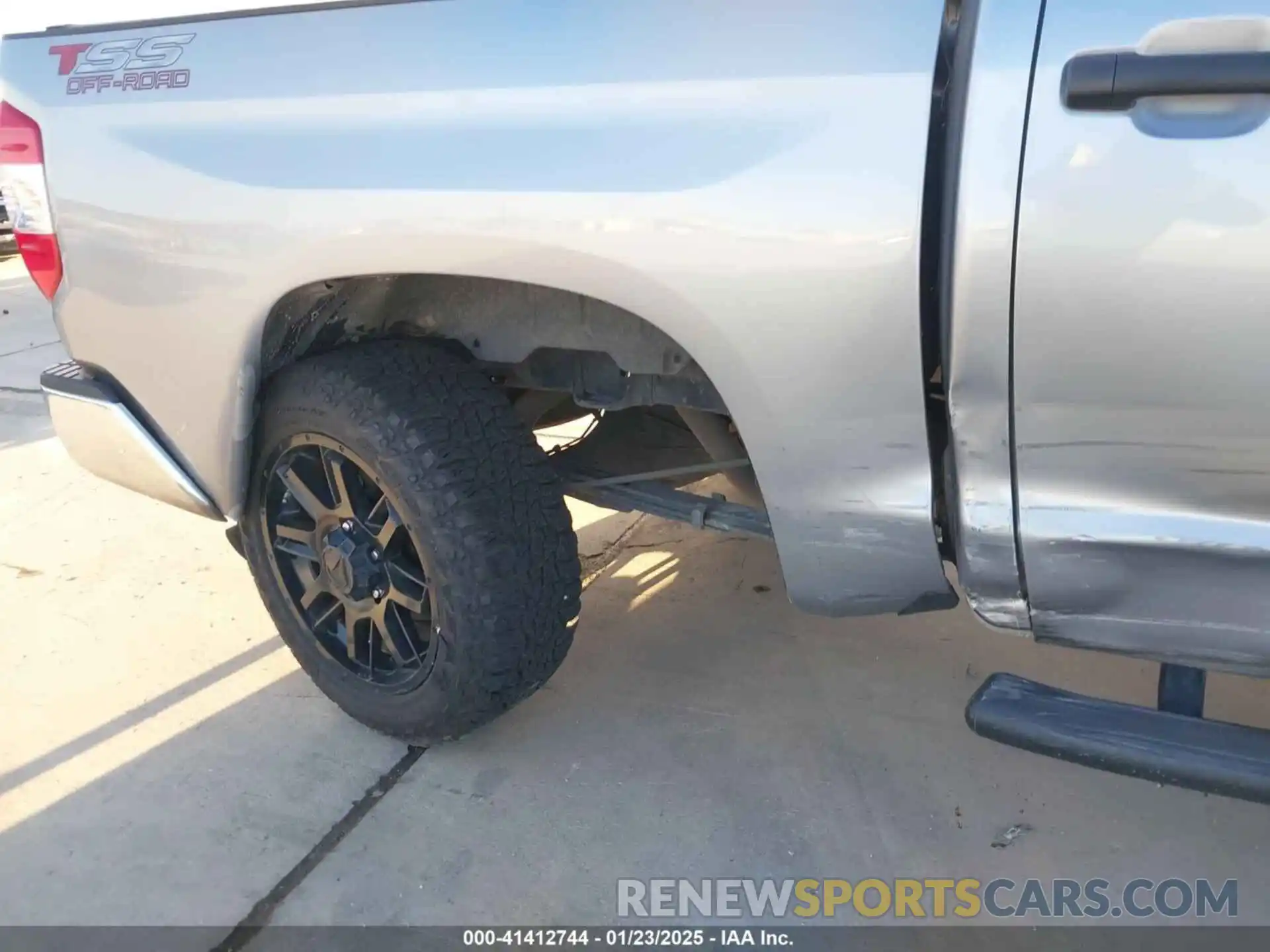 17 Photograph of a damaged car 5TFEY5F16MX288471 TOYOTA TUNDRA 2021