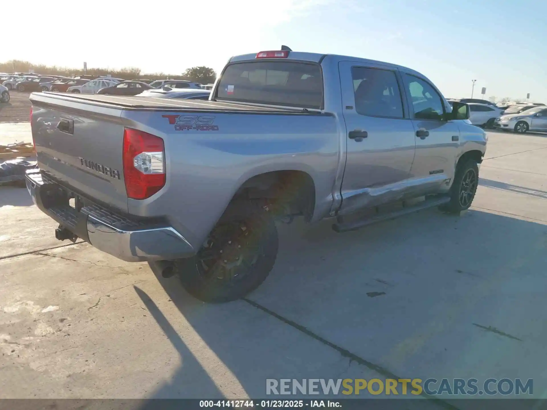 4 Photograph of a damaged car 5TFEY5F16MX288471 TOYOTA TUNDRA 2021