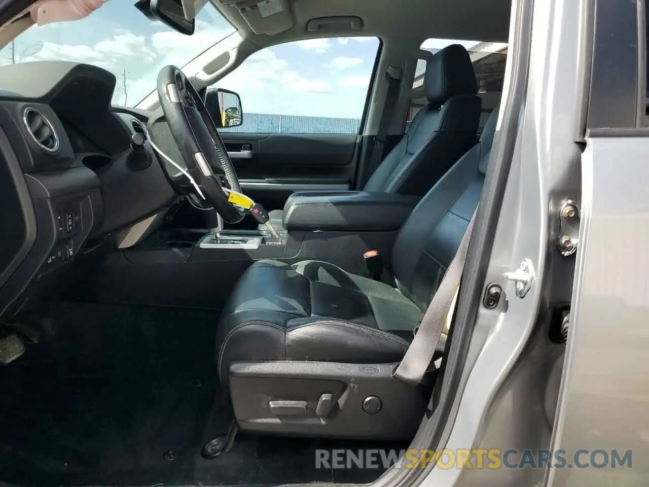 7 Photograph of a damaged car 5TFEY5F18MX286334 TOYOTA TUNDRA 2021