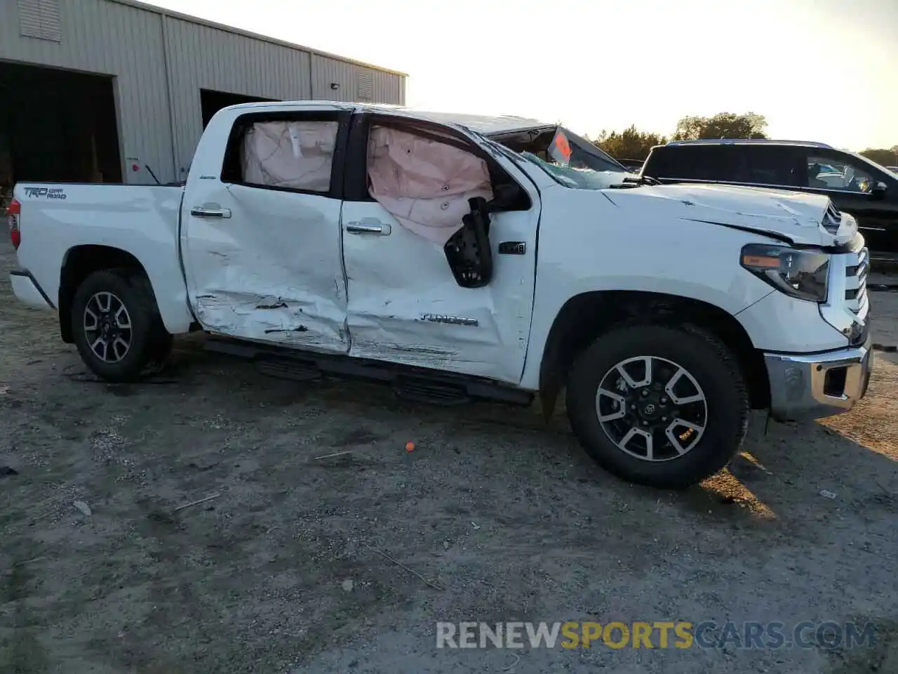 4 Photograph of a damaged car 5TFFY5F14MX285315 TOYOTA TUNDRA 2021