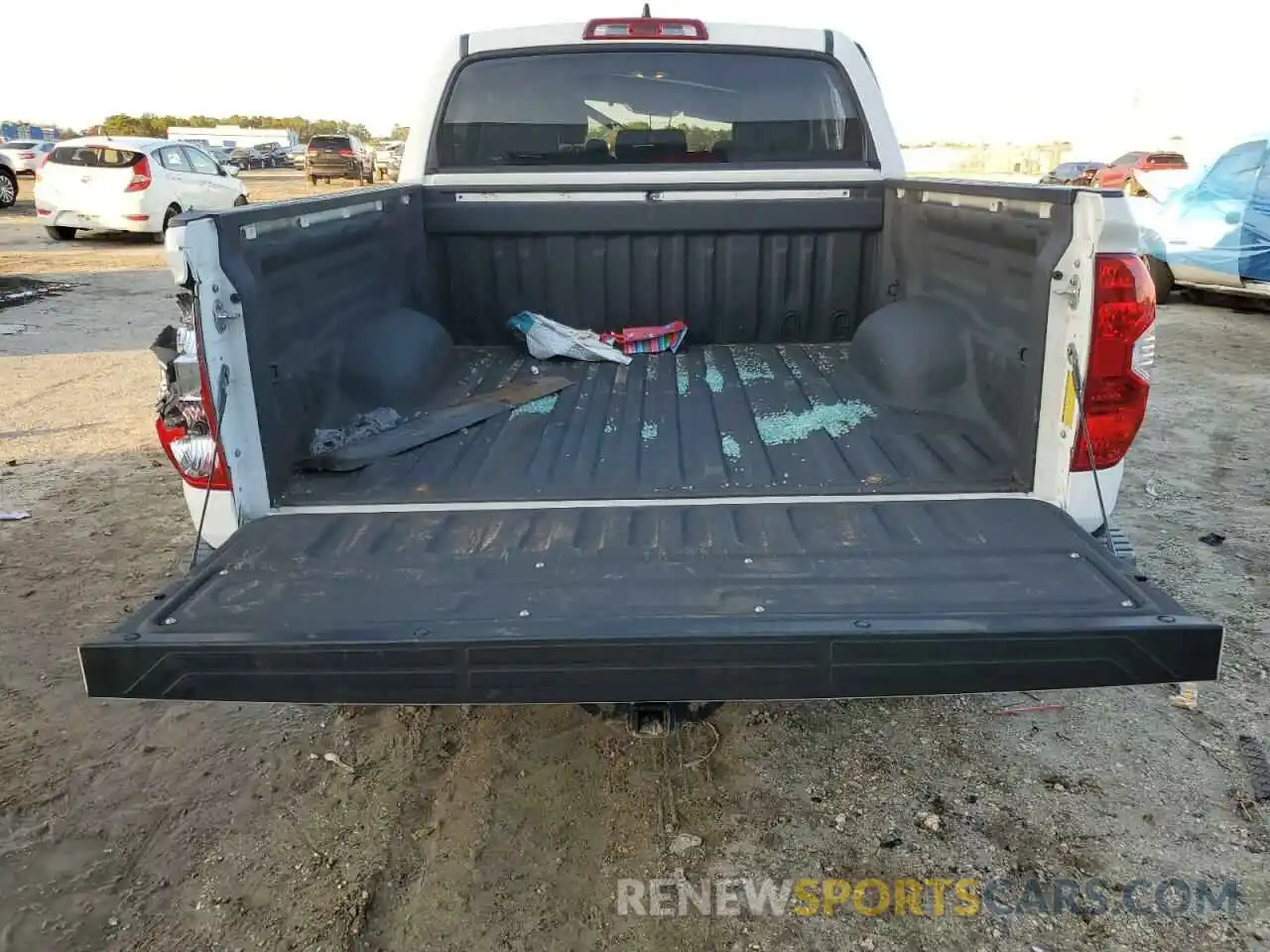 6 Photograph of a damaged car 5TFFY5F14MX285315 TOYOTA TUNDRA 2021