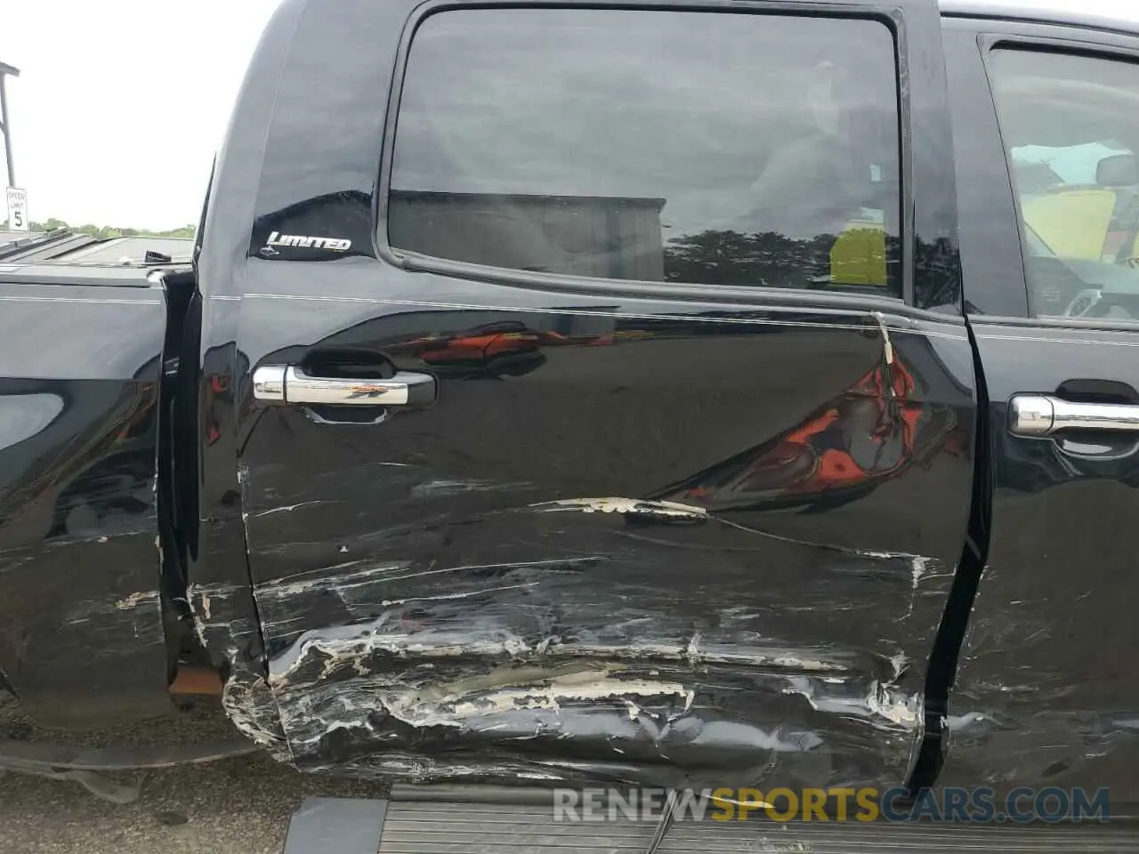 10 Photograph of a damaged car 5TFFY5F19MX275928 TOYOTA TUNDRA 2021