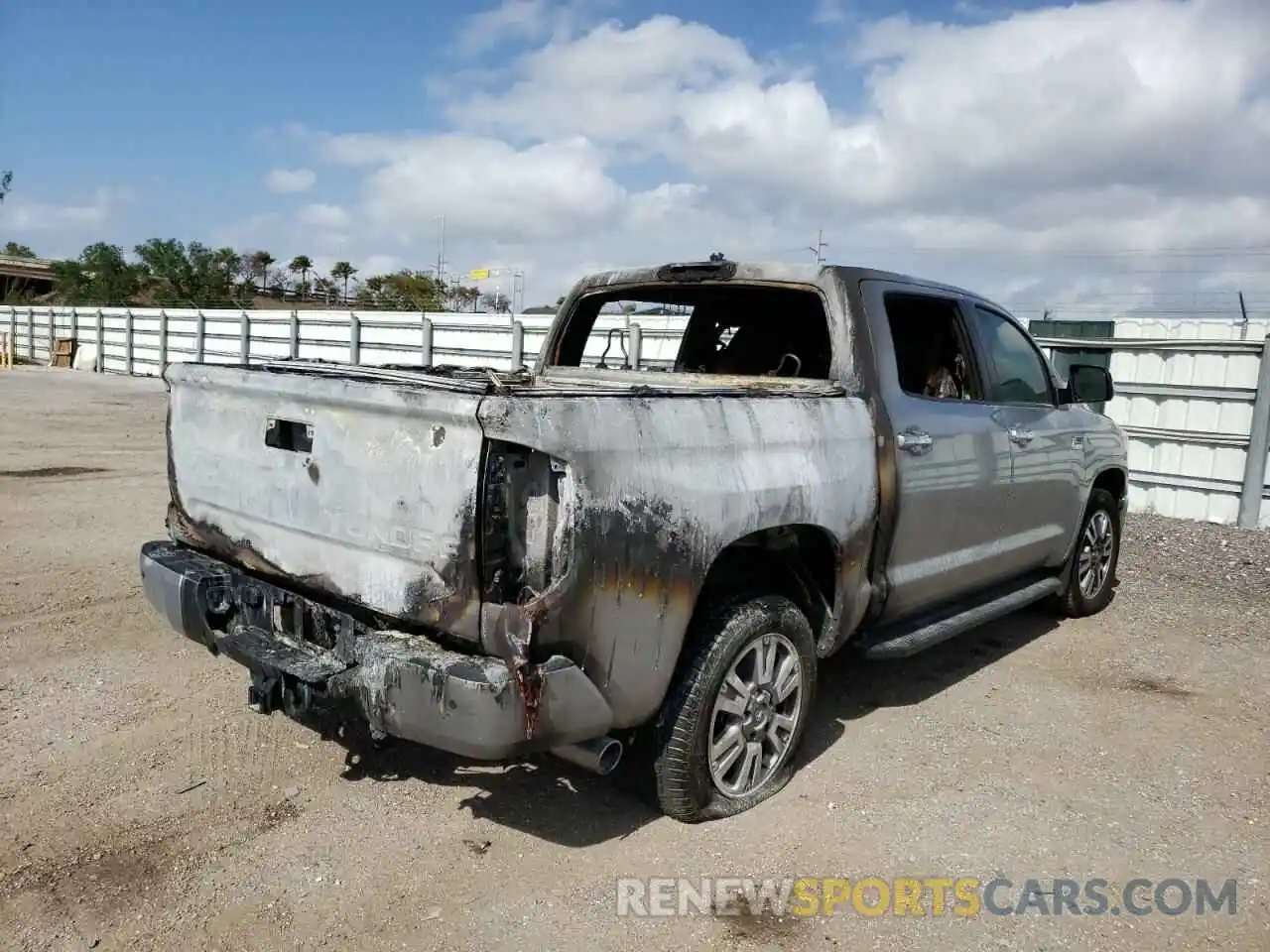 4 Photograph of a damaged car 5TFGY5F18MX285466 TOYOTA TUNDRA 2021