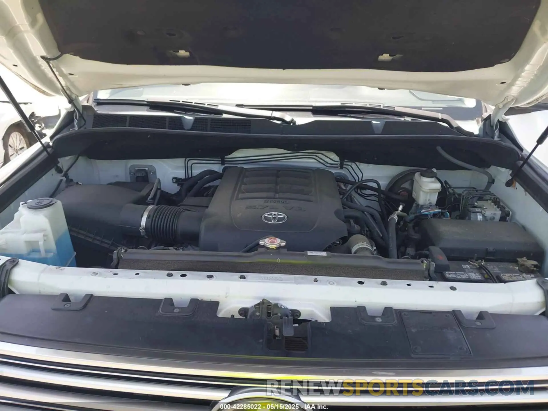 10 Photograph of a damaged car 5TFHY5F11MX990985 TOYOTA TUNDRA 2021