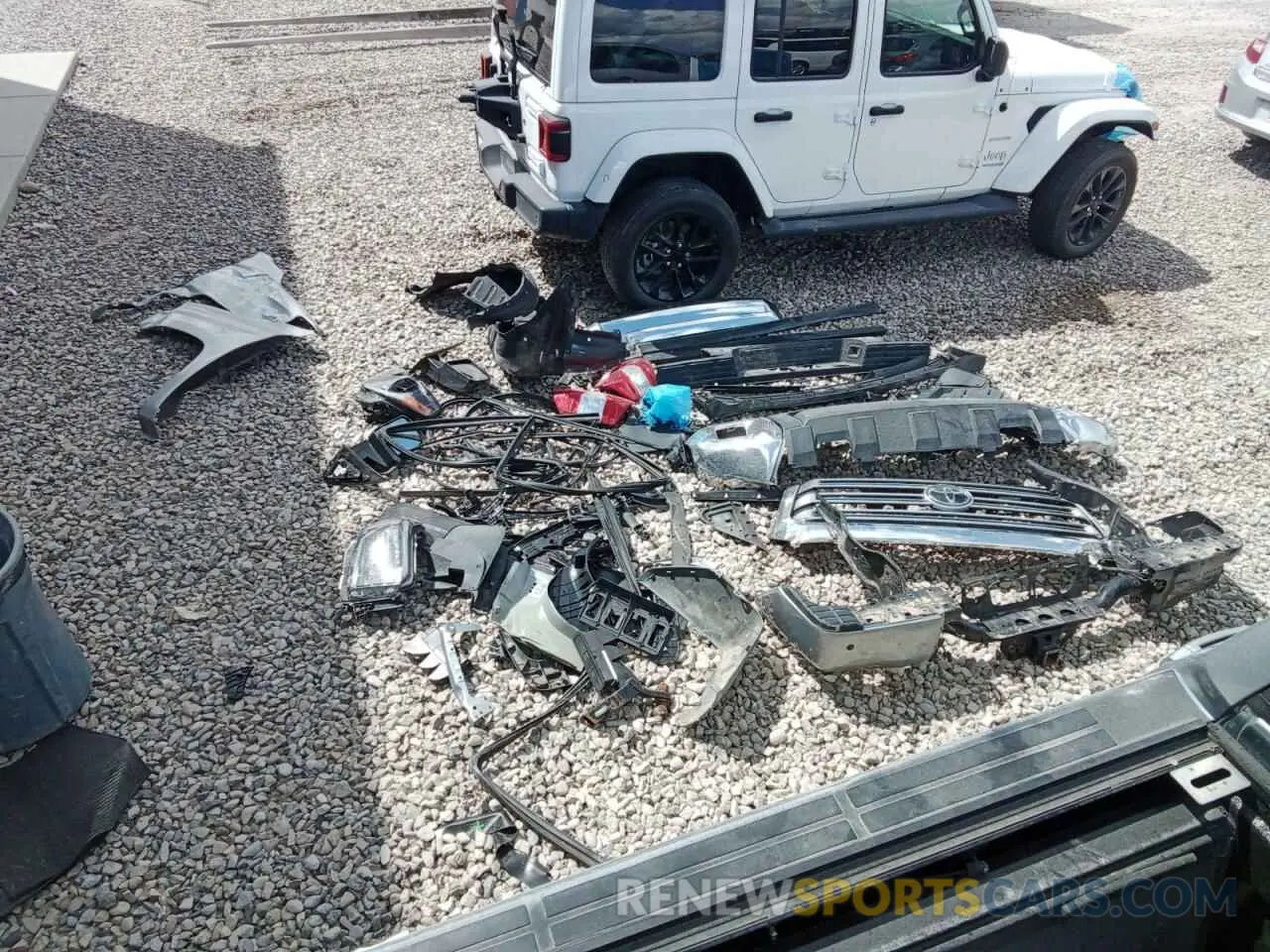12 Photograph of a damaged car 5TFHY5F13MX007255 TOYOTA TUNDRA 2021